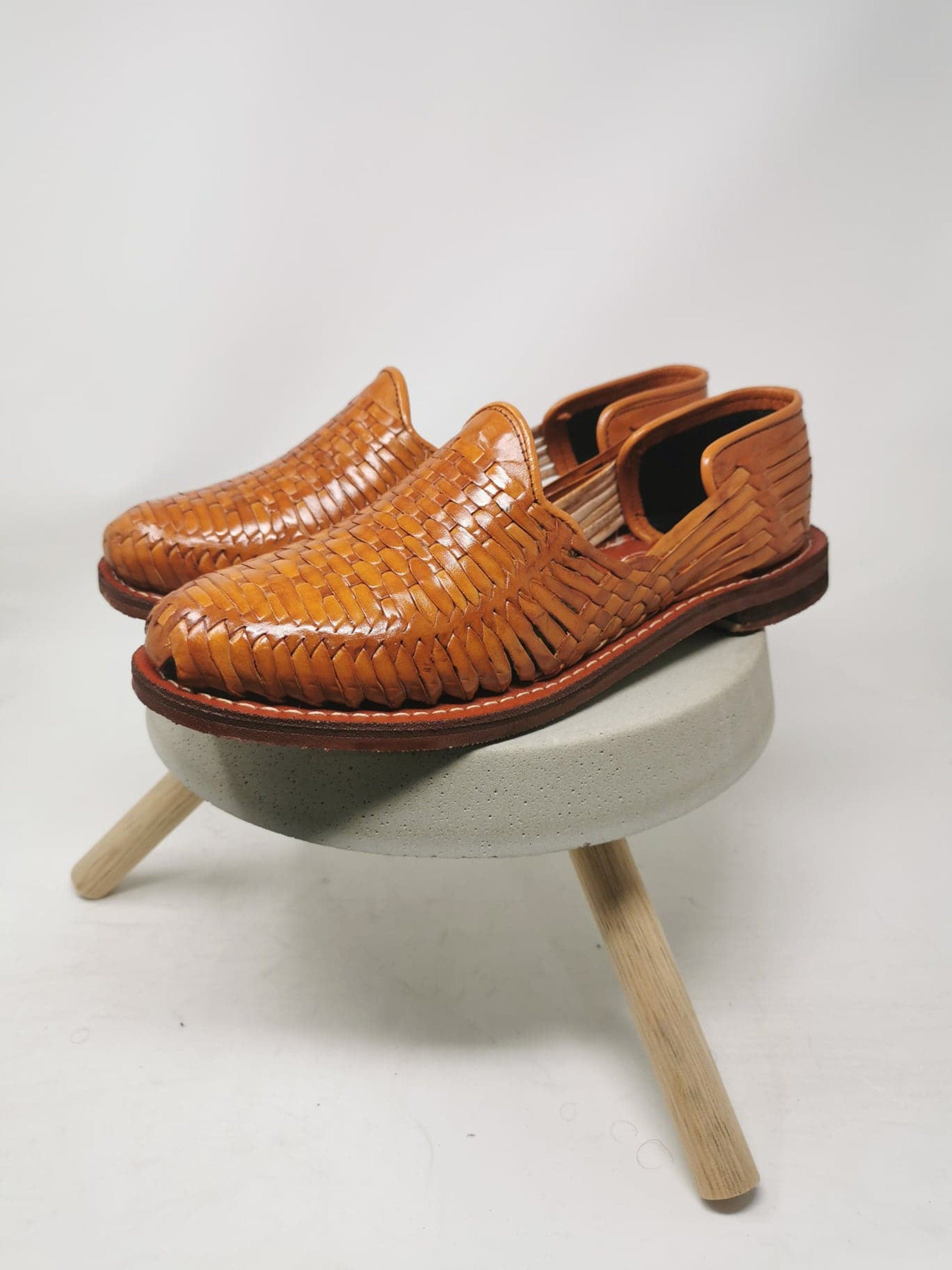 Men's closed-toe huaraches in shedron color - handmade with genuine leather sole
