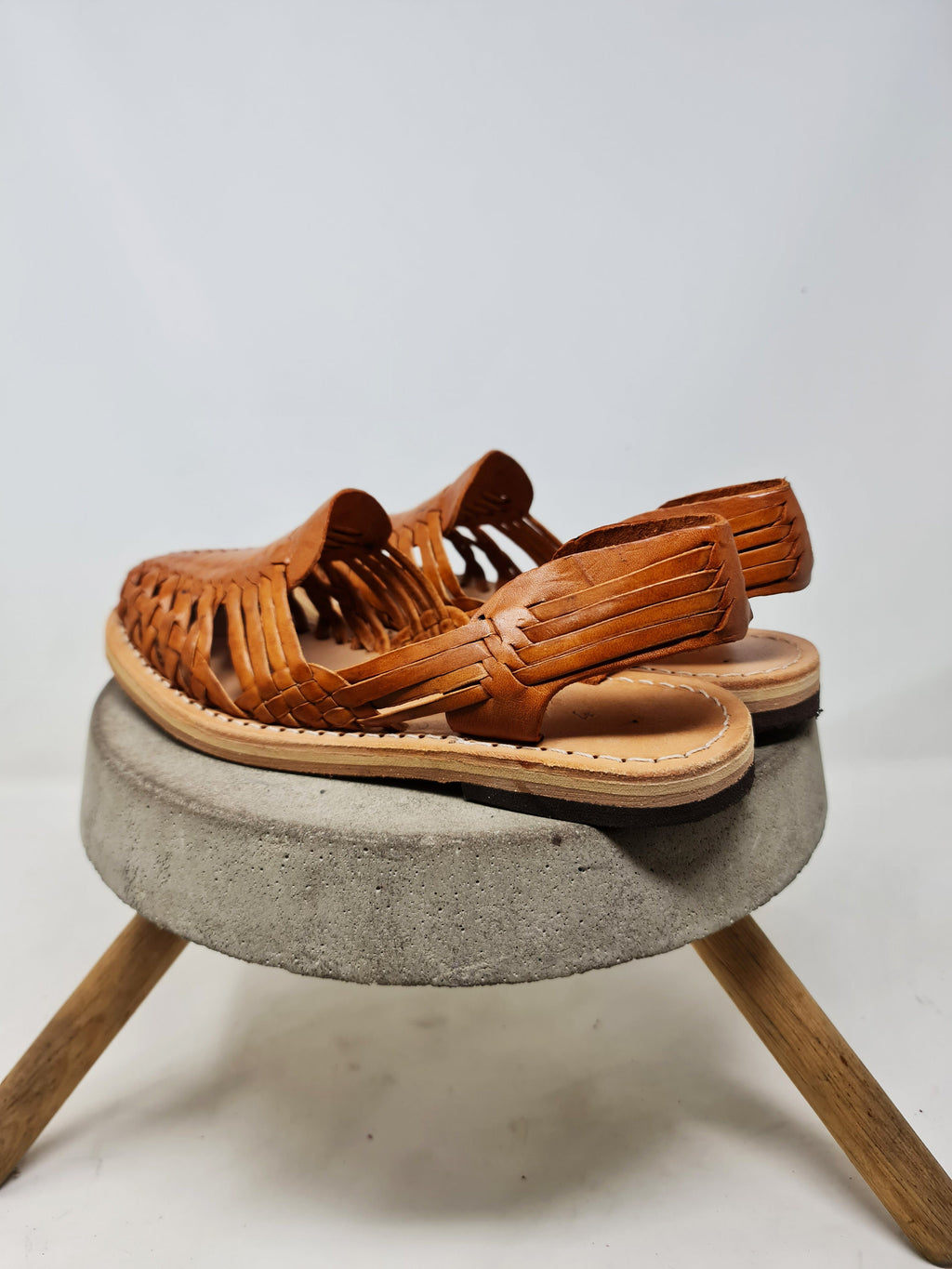 Women's closed-toe Mexican huaraches in brown - Shipping from Mexico