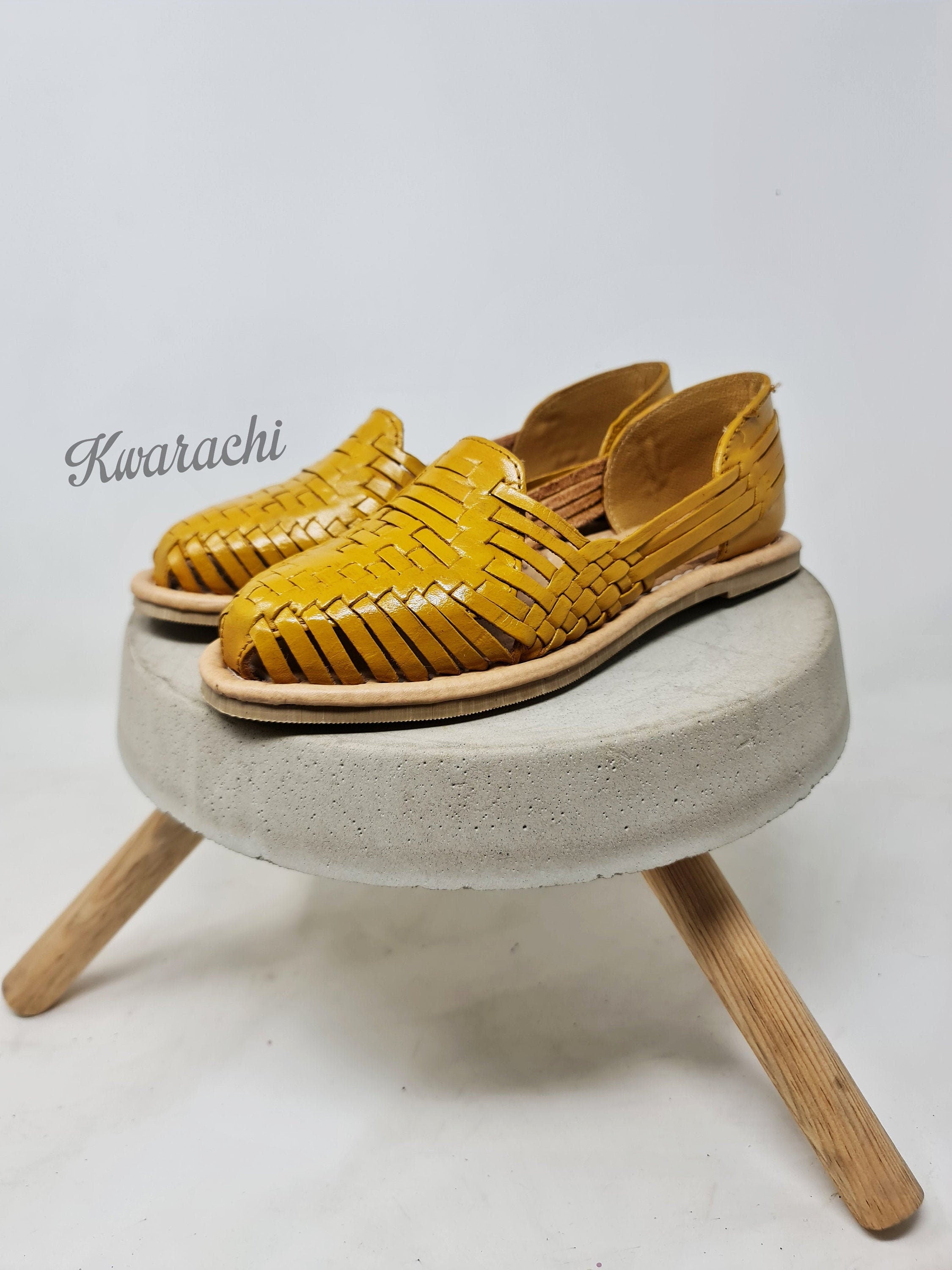 Mustard-colored Mexican huaraches for women, hurache shoe for woman