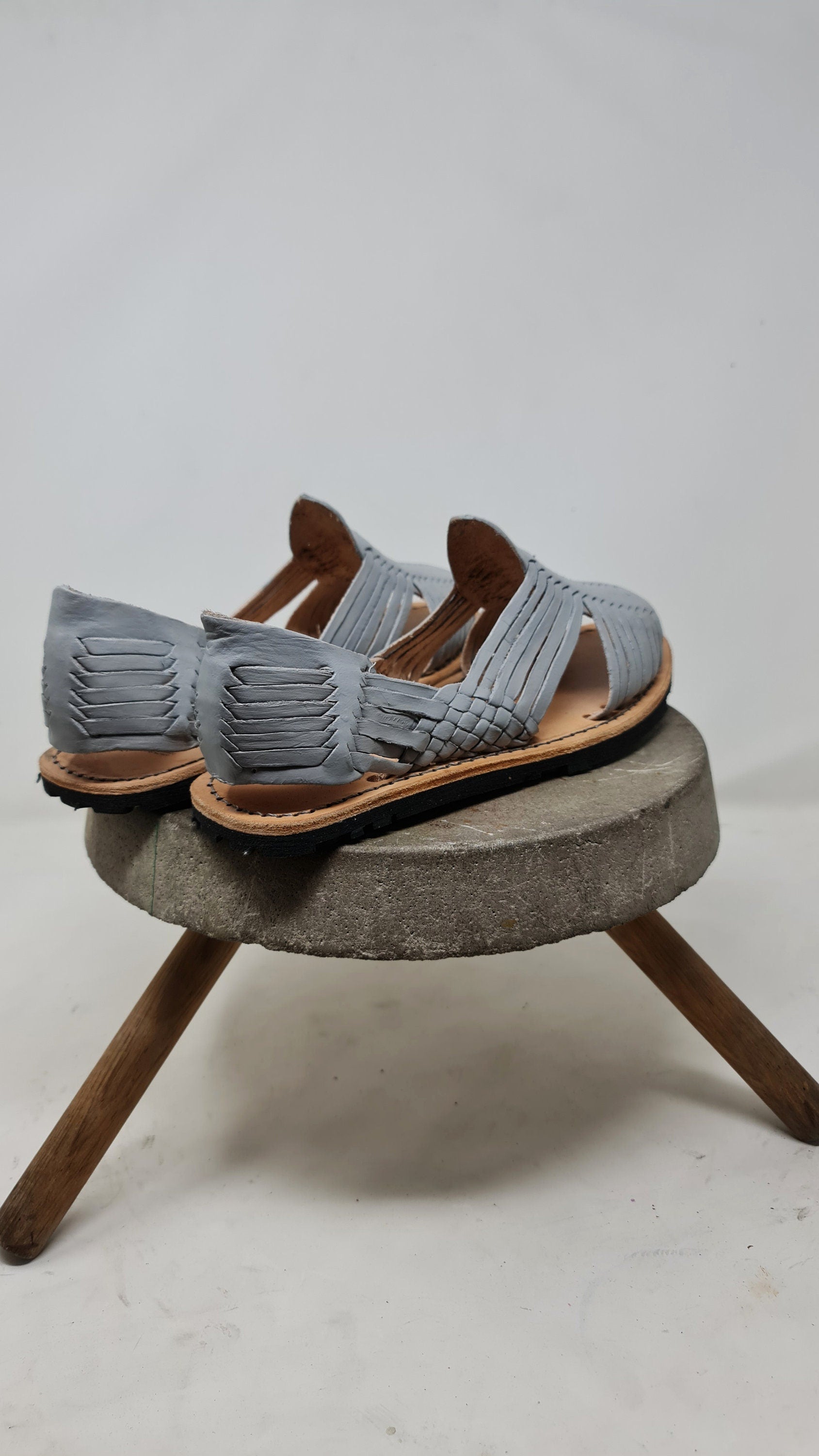 Huaraches mexicanos para hombre color gris y con suela resistente - Mexican Sandals with tire sole - estilo mexicano - gift for him
