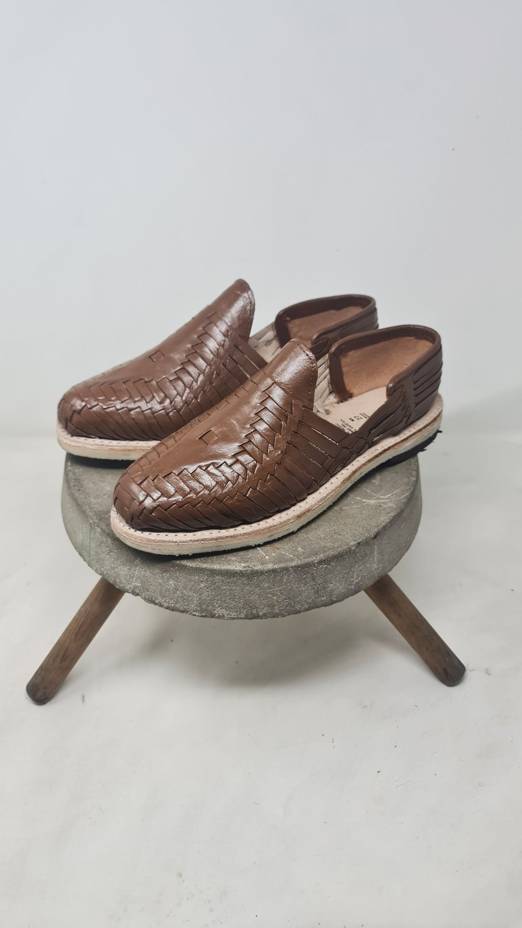 Men's Mexican Huaraches, "Luggage Brown" Leather, Rubber Sole, Closed Toe Style - Handmade and Authentic