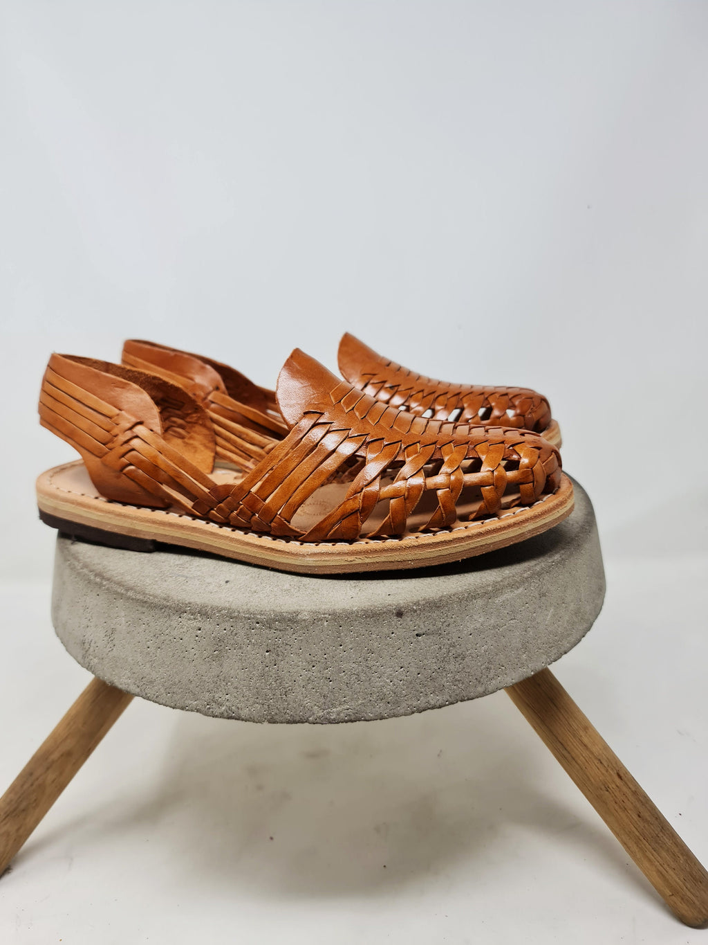 Women's closed-toe Mexican huaraches in brown - Shipping from Mexico
