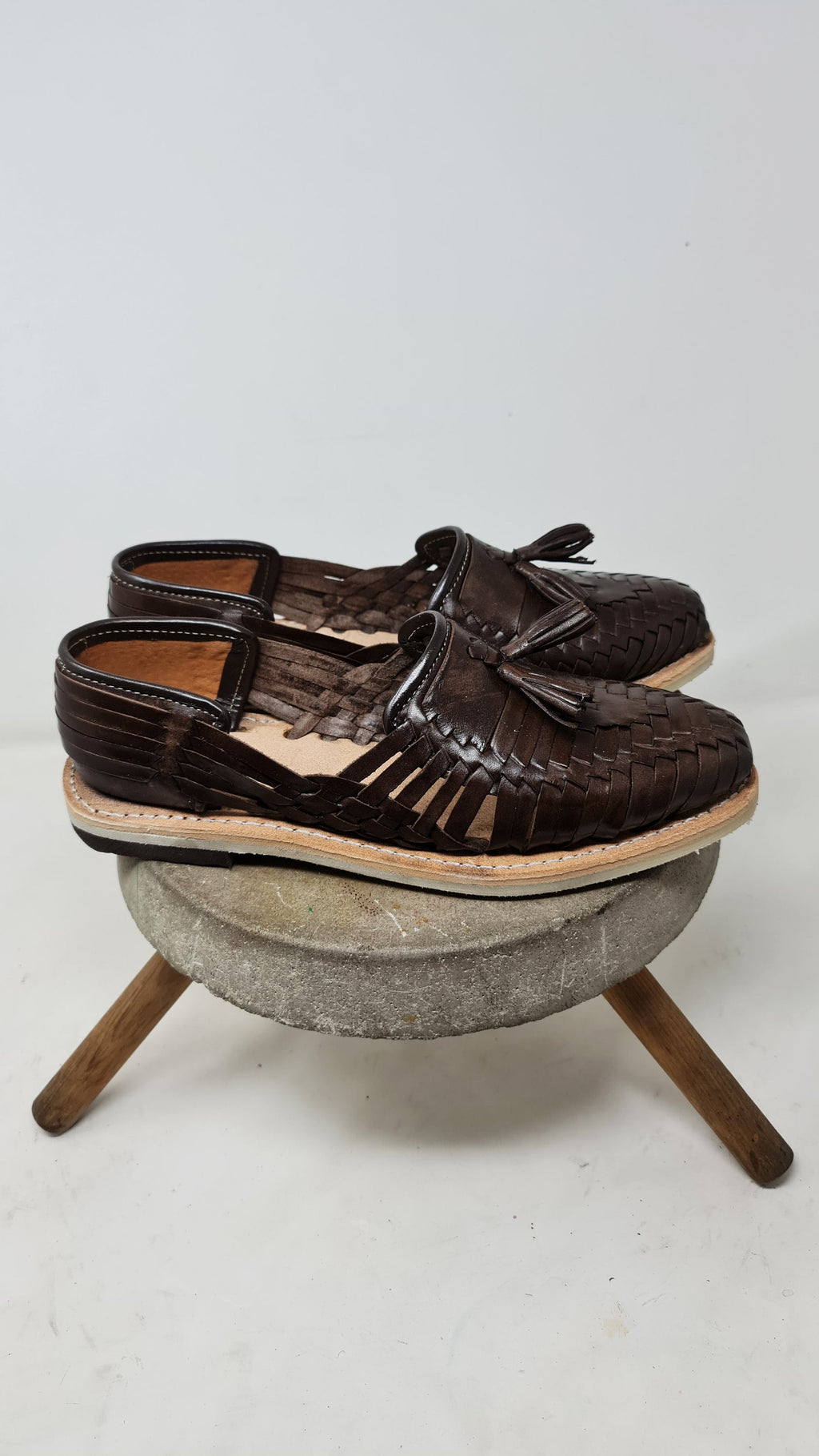 Mocasines tejidos a mano para hombre – cuero marrón