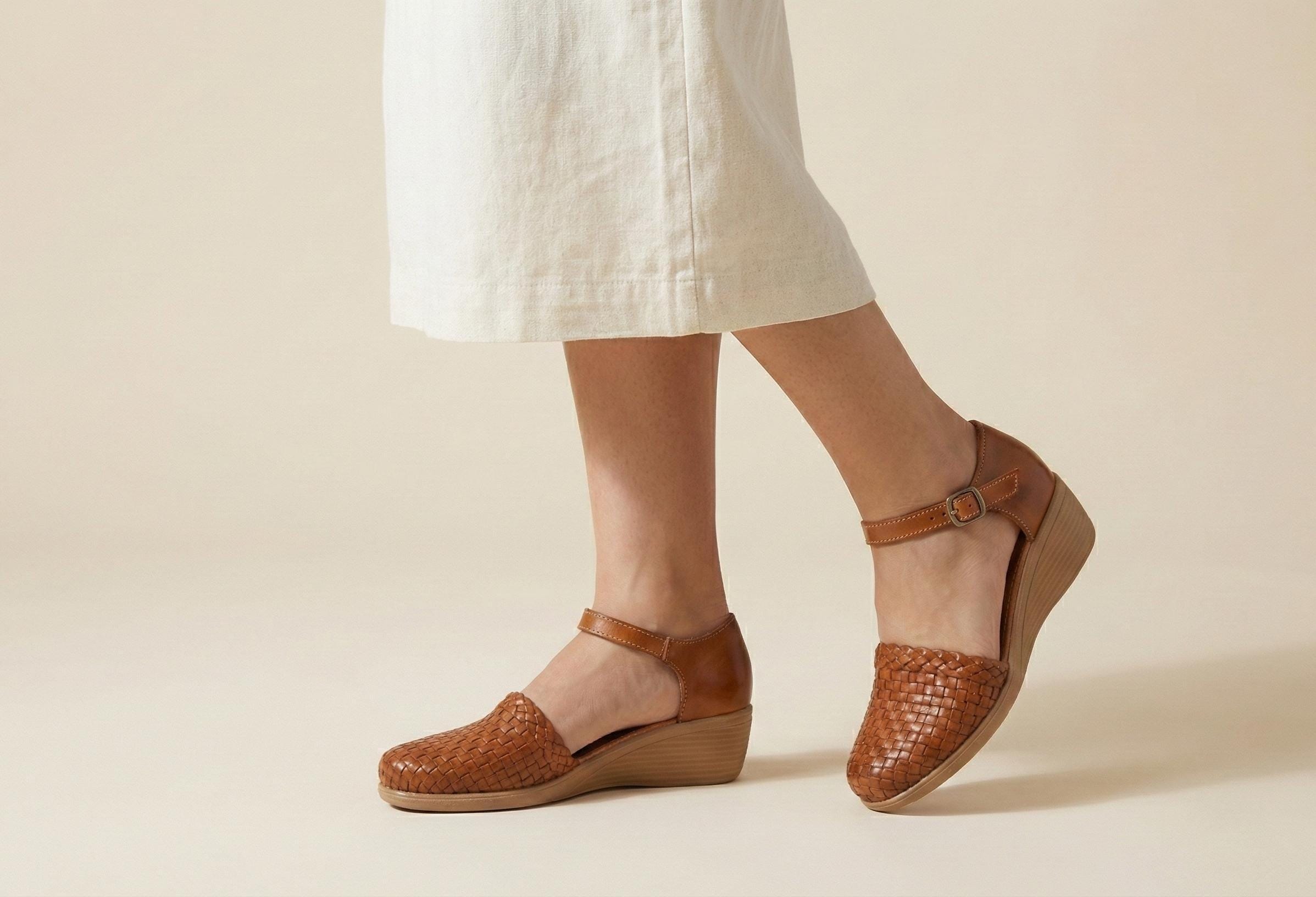 Women's lightweight platform huaraches closed toe braided brown leather adjustable ankle strap handmade Mexico