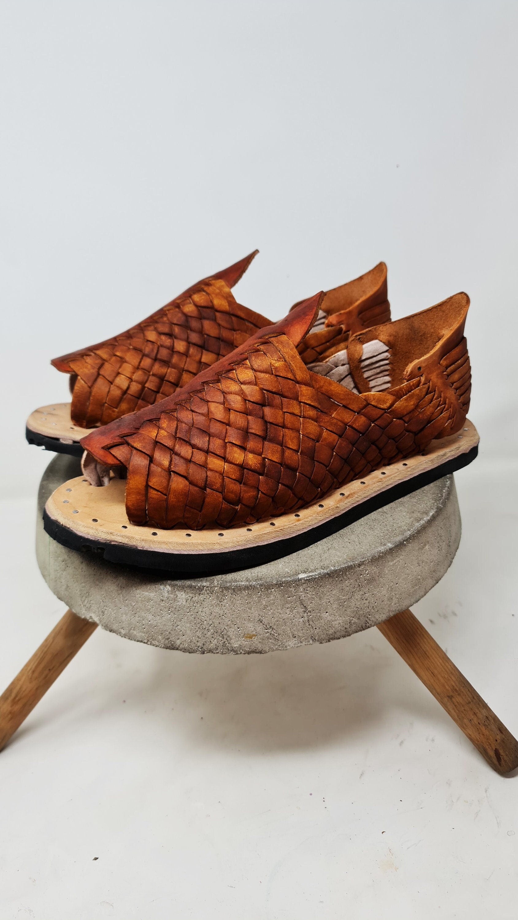 Huaraches mexicanos color marrón acabado vintage para hombre. acabado mate