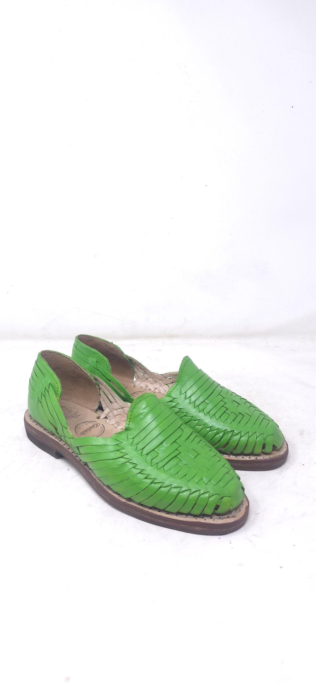 Women's closed-toe huaraches in green, genuine woven leather, rawhide sole, handmade in Mexico
