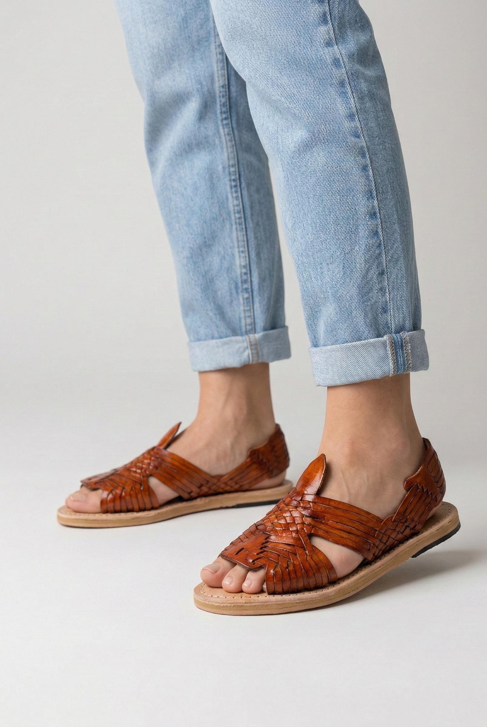 Women's tobacco leather open toe pachuco huaraches | handmade Mexican sandals made in Mexico