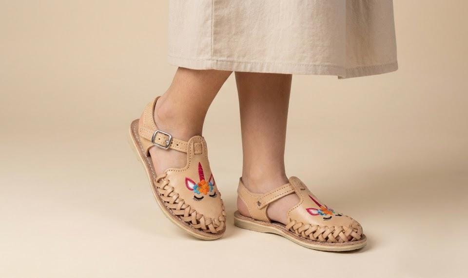 Baby and girls' huaraches with embroidered sunflowers – Handmade leather sandals with buckle closure, comfortable and cool