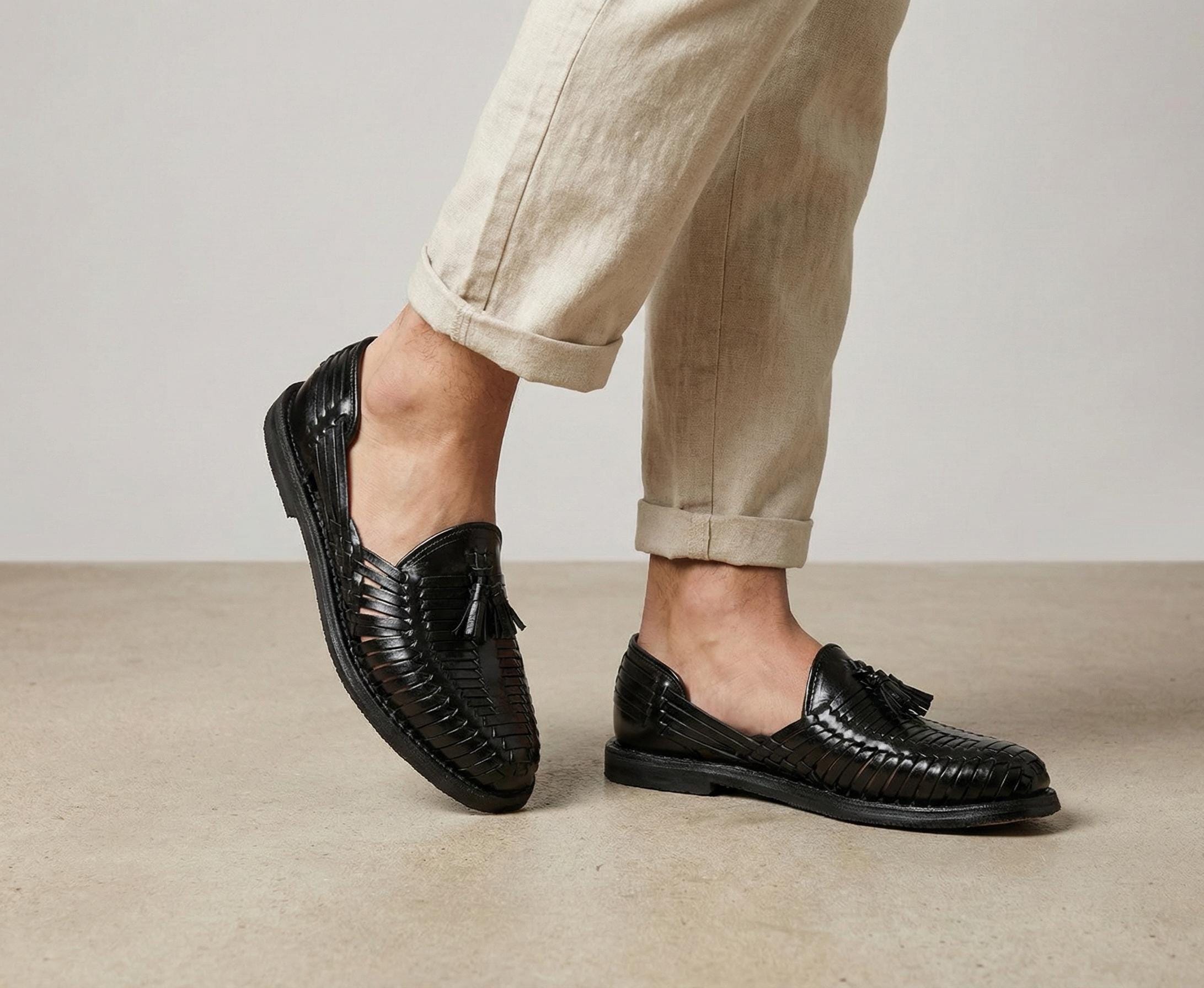 Mexican huaraches for men. Handmade black shoes