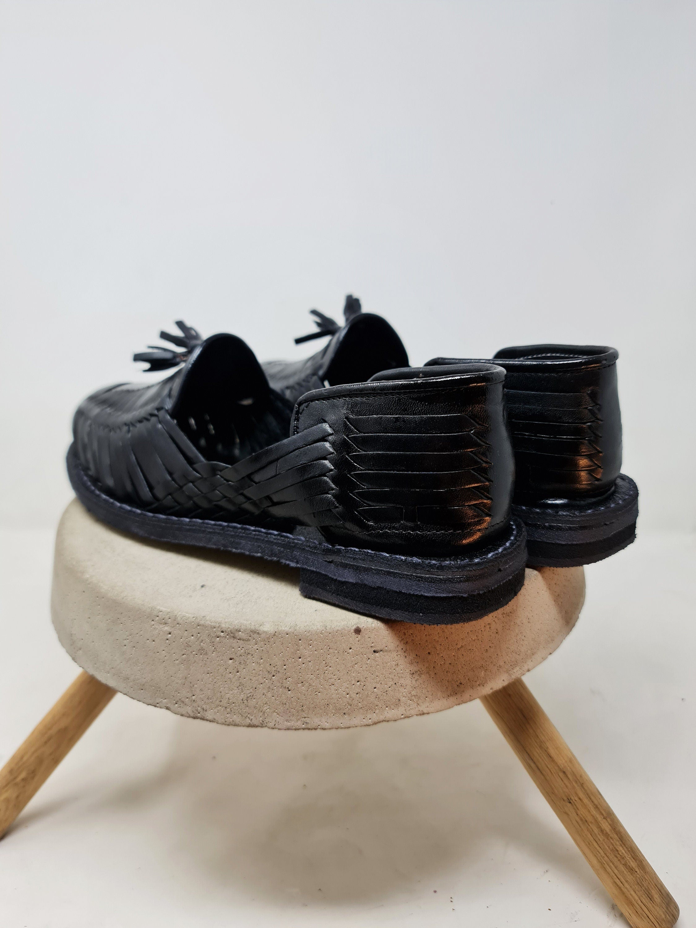 Mexican huaraches for men. Handmade black shoes