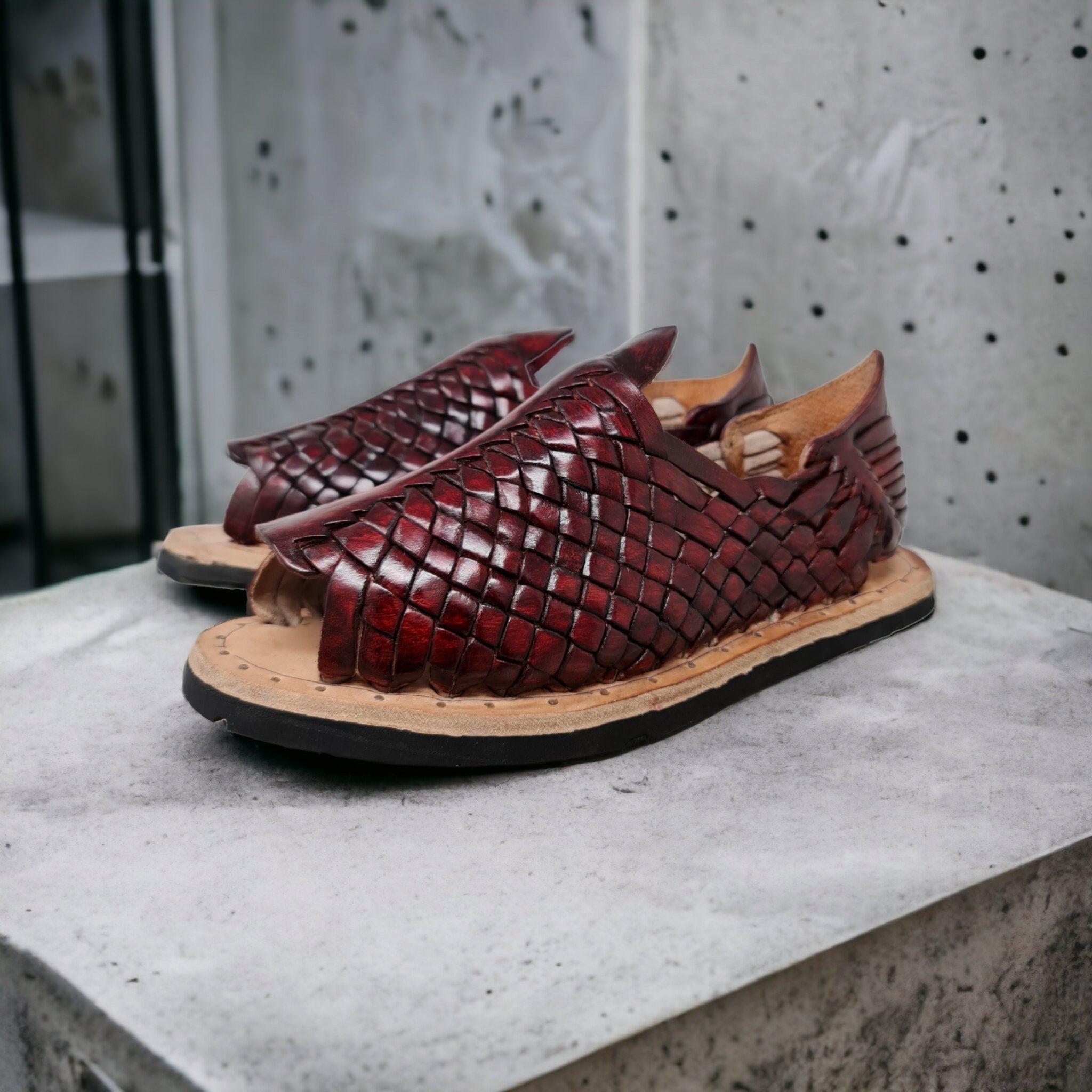 Men's Mexican huarache in a very durable dark wine color. 100% leather