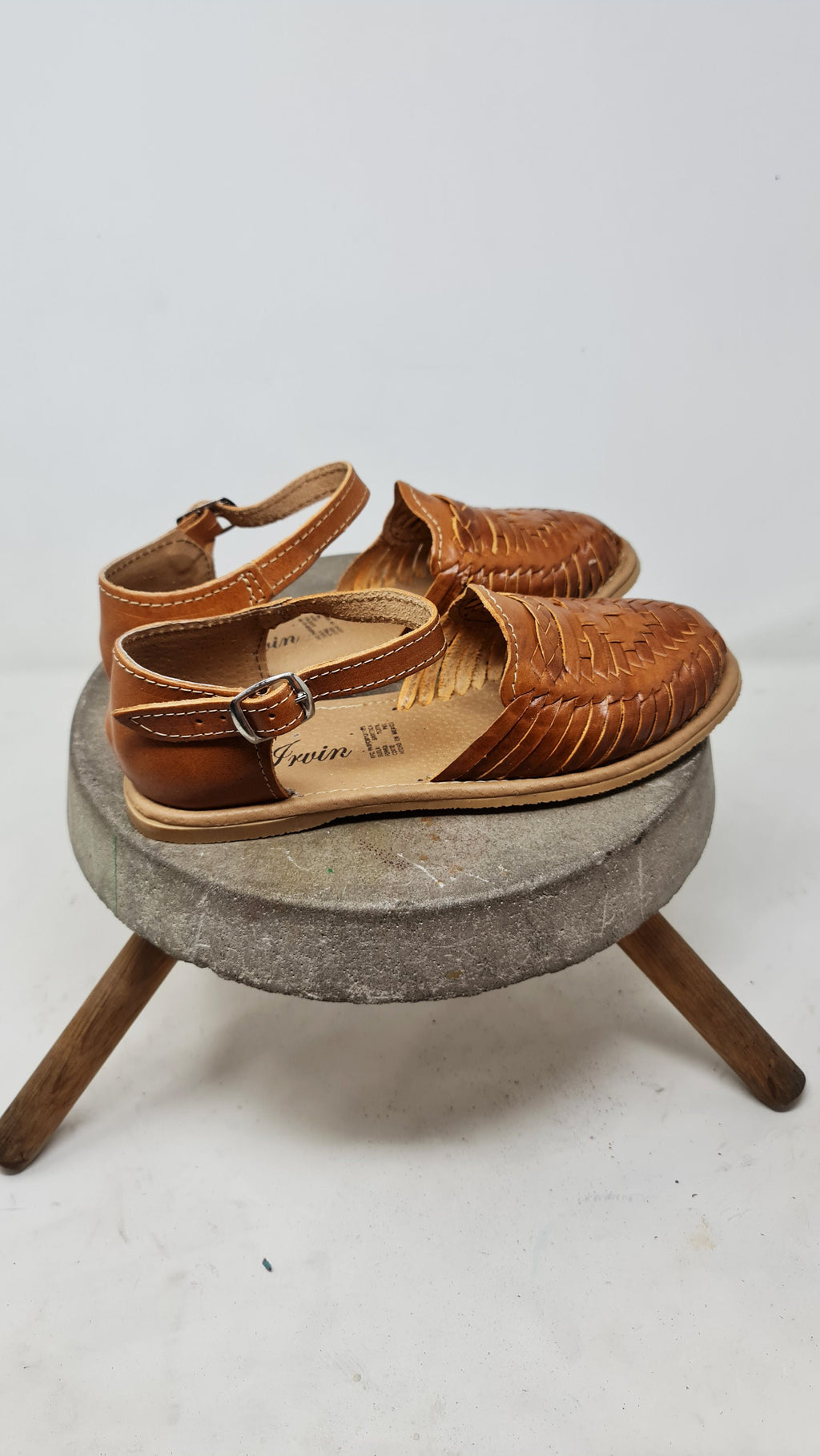 Women's brown buckled huaraches - Stylish and comfortable design