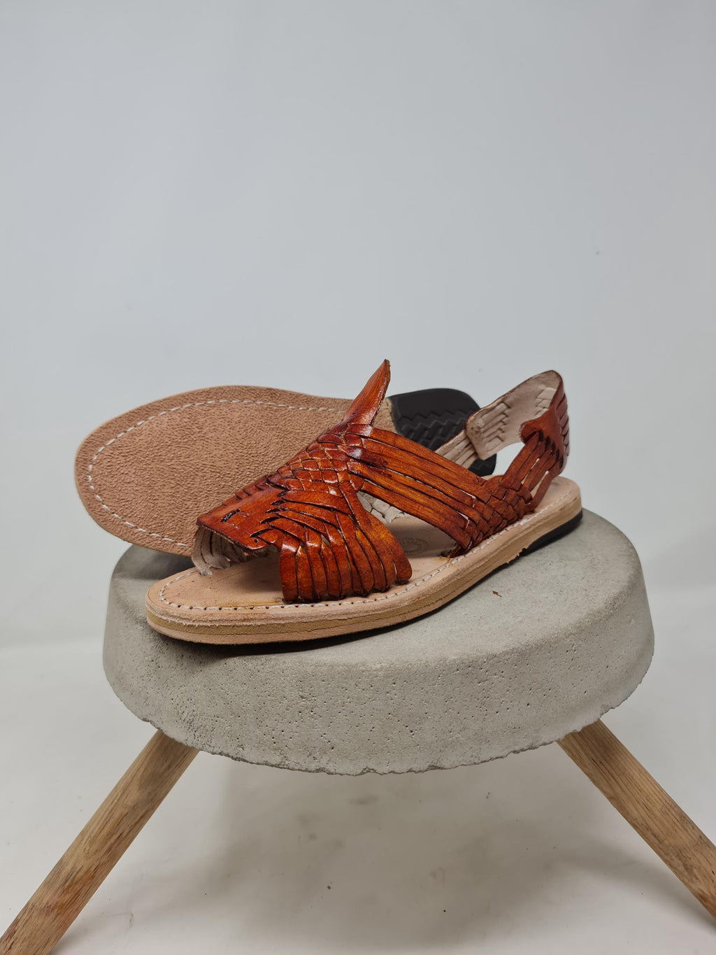 Women's tobacco leather open toe pachuco huaraches | handmade Mexican sandals made in Mexico