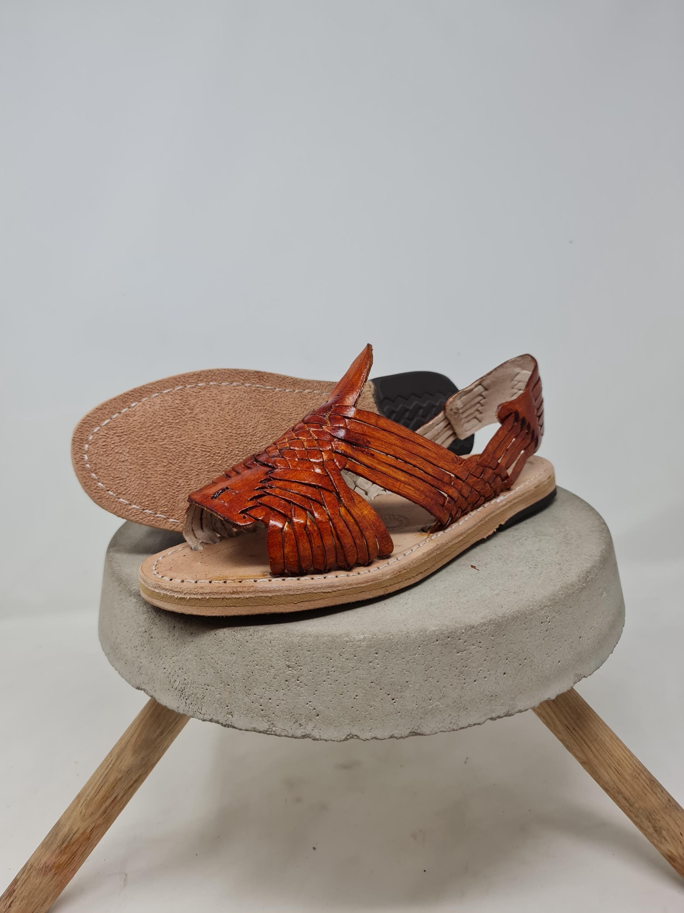 Women's tobacco leather open toe pachuco huaraches | handmade Mexican sandals made in Mexico