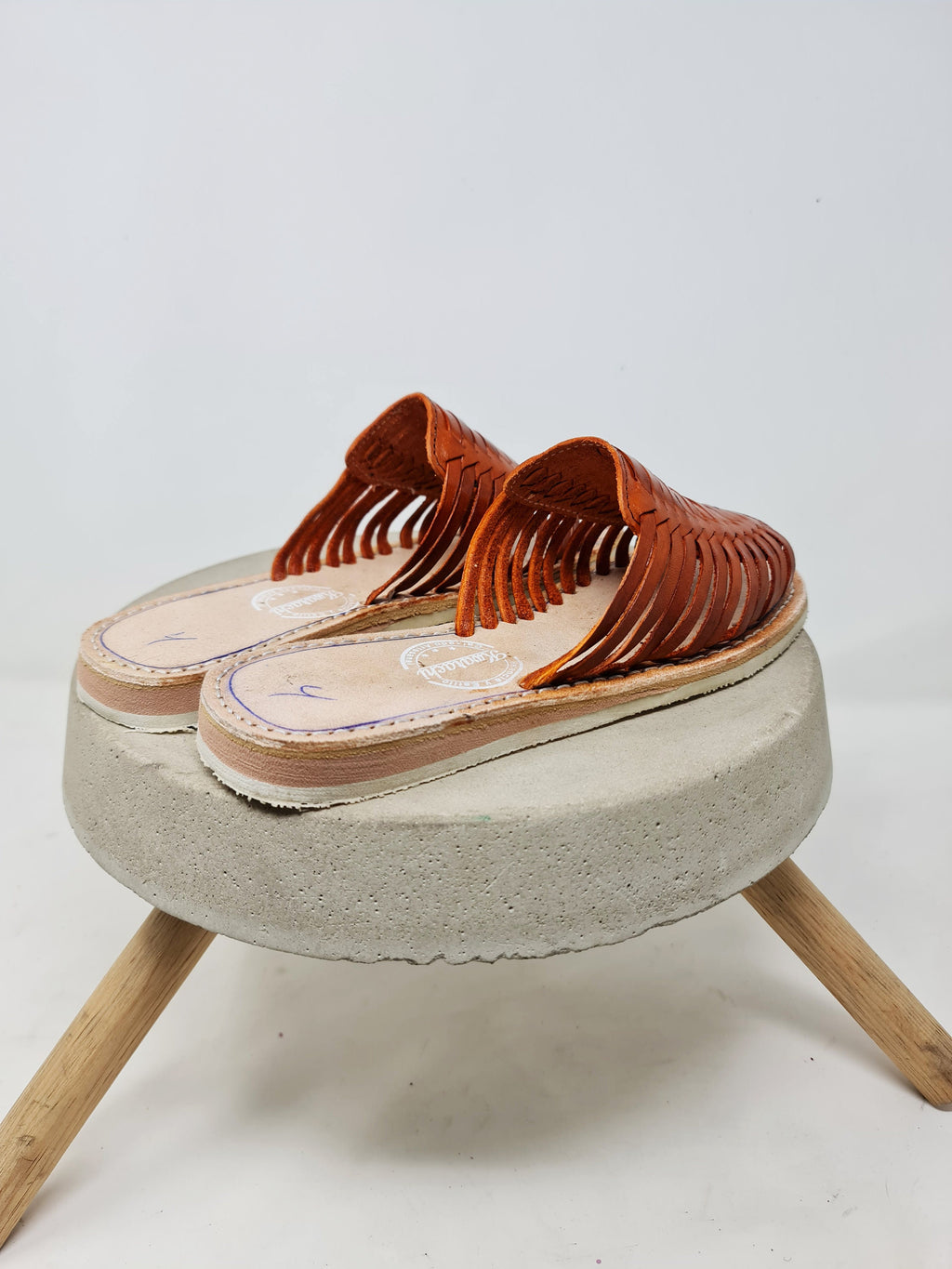 Women's backless huaraches. Leather sandals made in Mexico