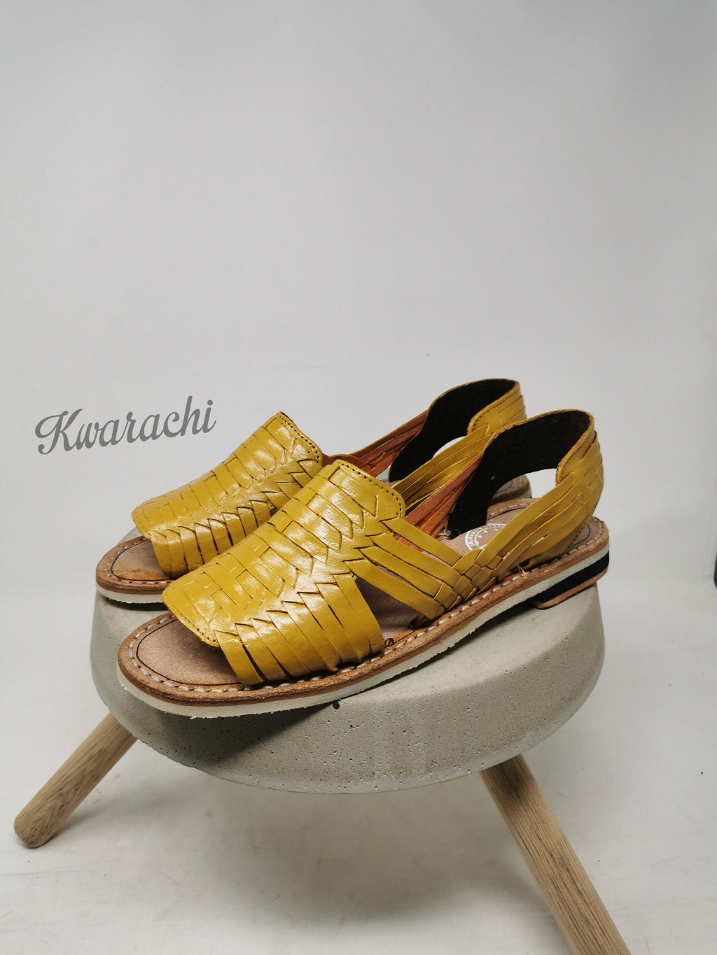 Huaraches para mujer en color amarillo mostaza - Estilo y confort para tus pies
