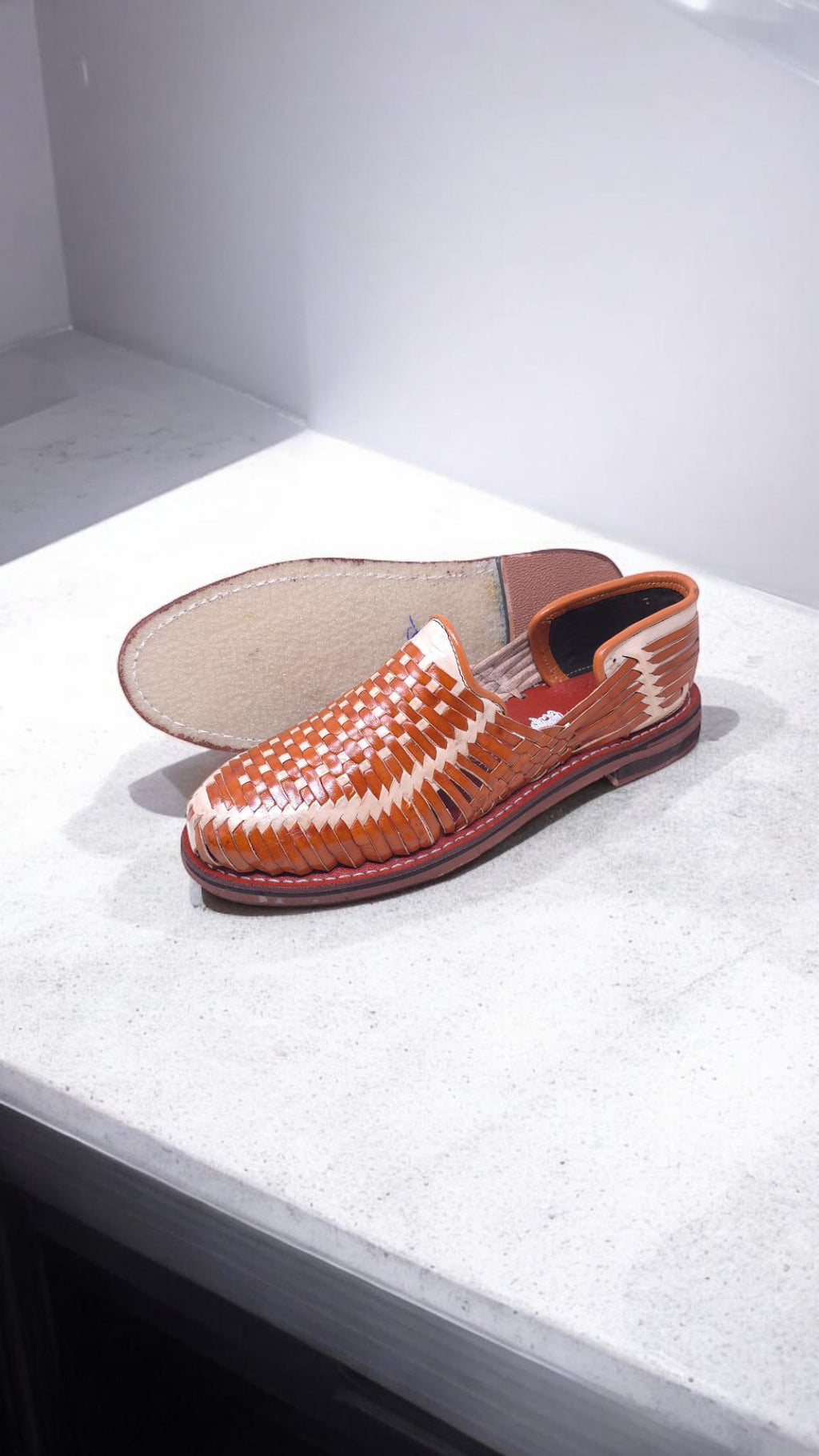 Huaraches cerrados para hombre – cuero, suela de goma