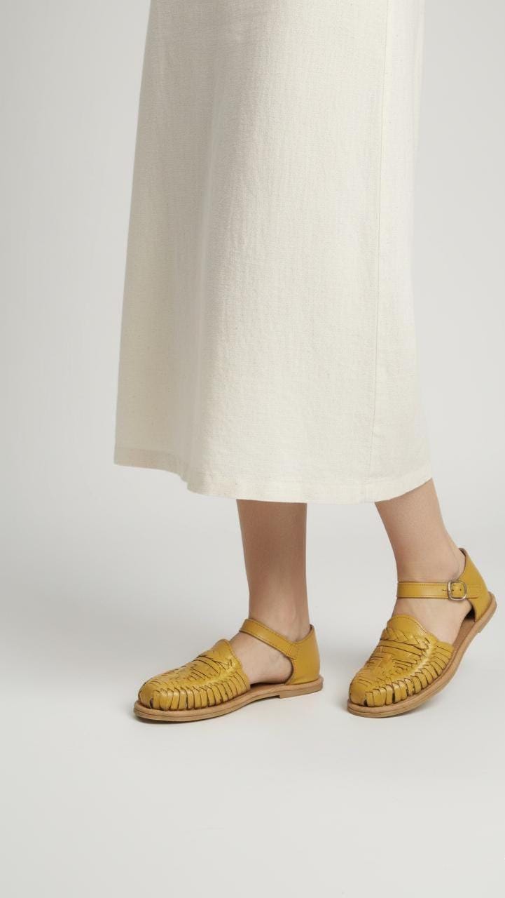 Women's huaraches with buckle, handmade Mexican sandals