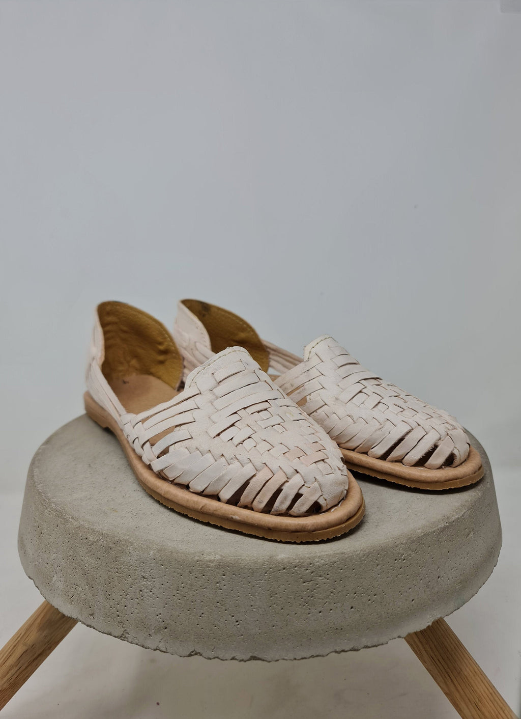 Mexican huaraches for women. Natural leather sandals