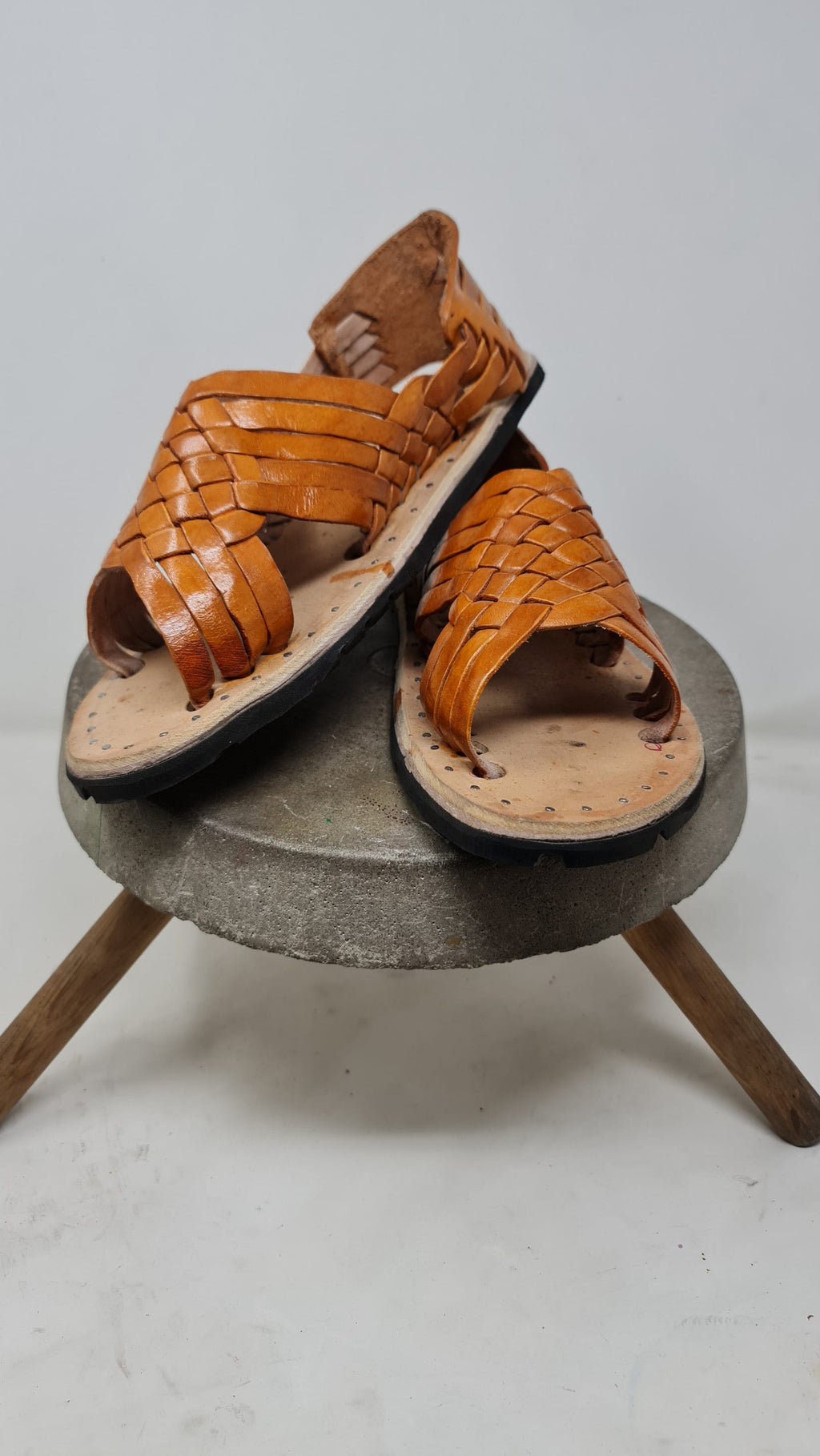 Mens Huaraches sandals mexican. 100% leather, vintage. Handmade. huarache artesanal playero. hecho a mano