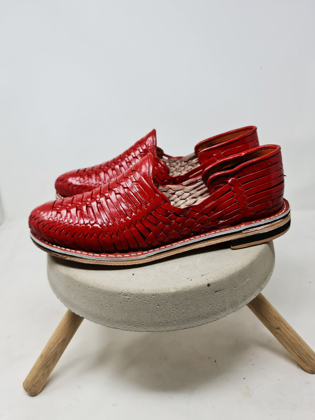 Men's red huaraches with leather sole - Shipping from Mexico