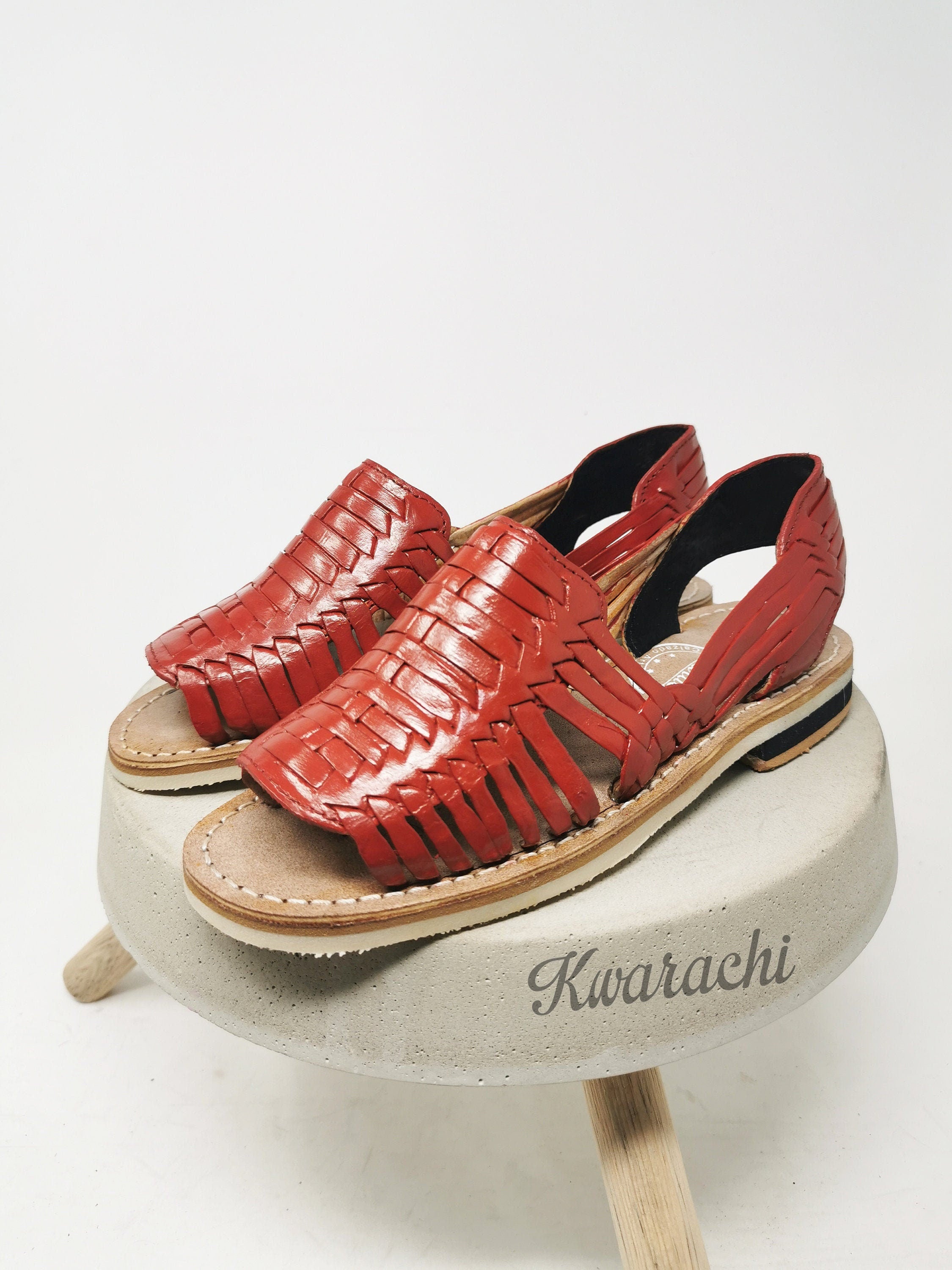 Women's red open-toe huaraches - Comfort and style for your feet