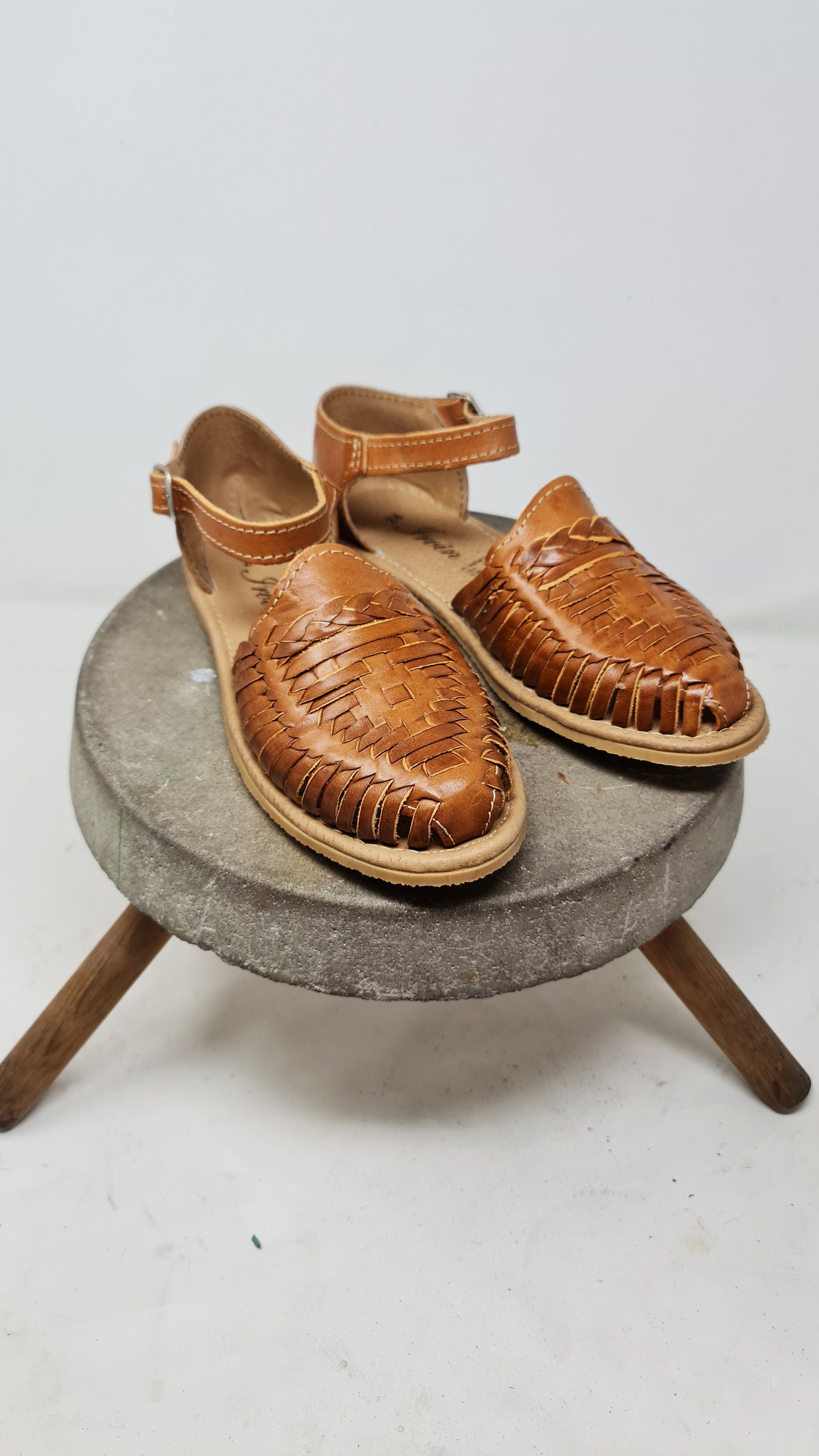 Women's brown buckled huaraches - Stylish and comfortable design