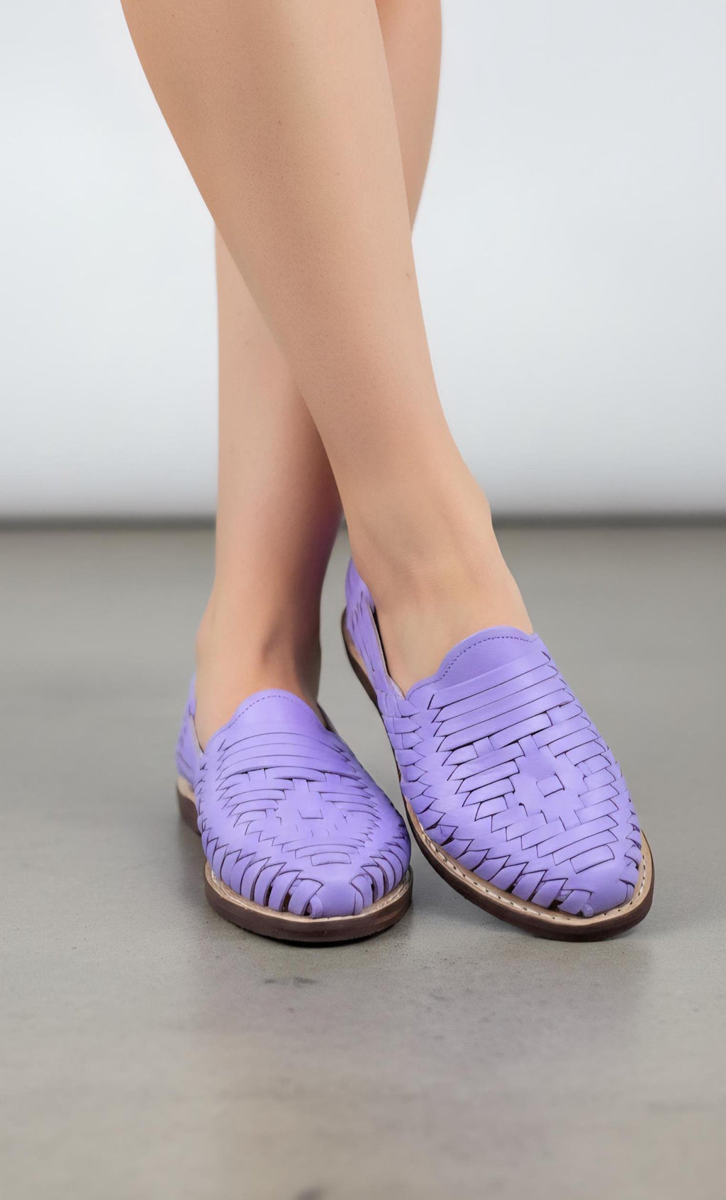 Mexican huaraches for women in lilac – Handcrafted, comfortable, and with authentic leather sole