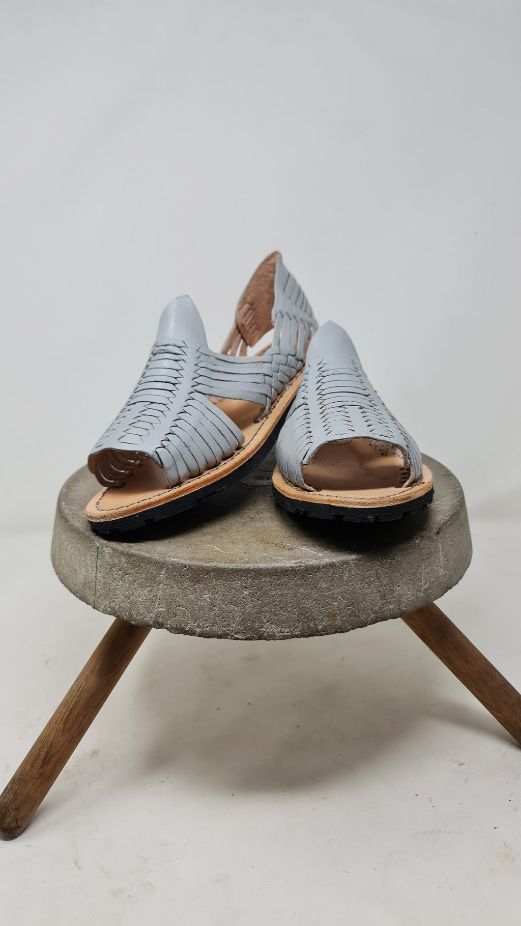 Huaraches mexicanos para hombre color gris y con suela resistente - Mexican Sandals with tire sole - estilo mexicano - gift for him