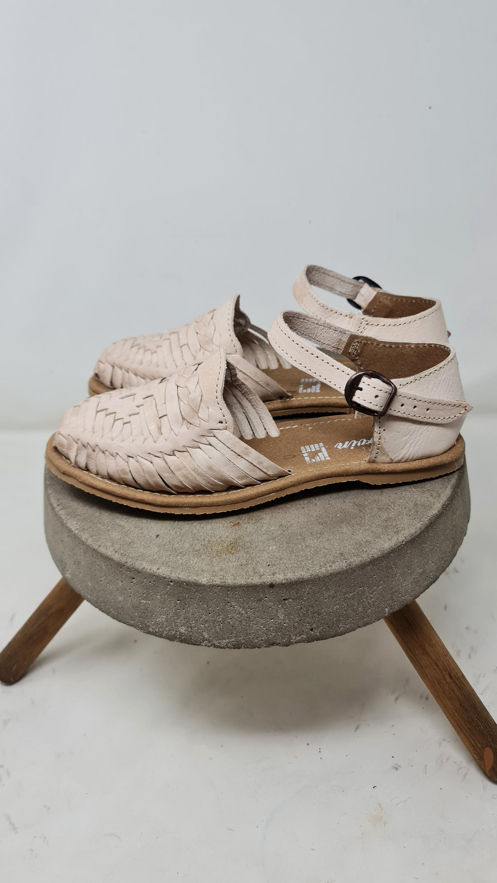 Women's closed-toe huaraches, handmade shoes made in Mexico