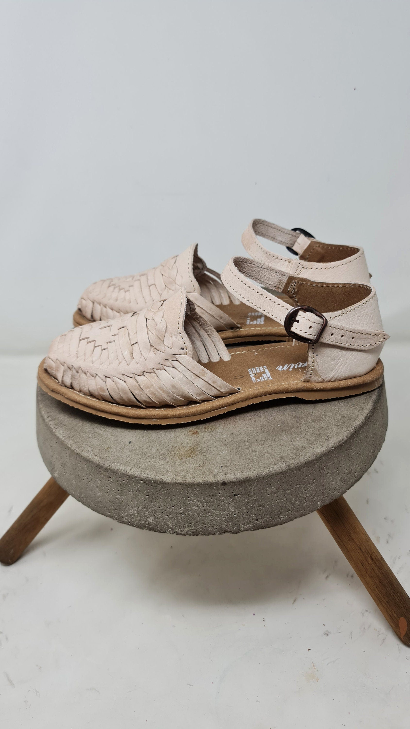 Women's closed-toe huaraches, handmade shoes made in Mexico