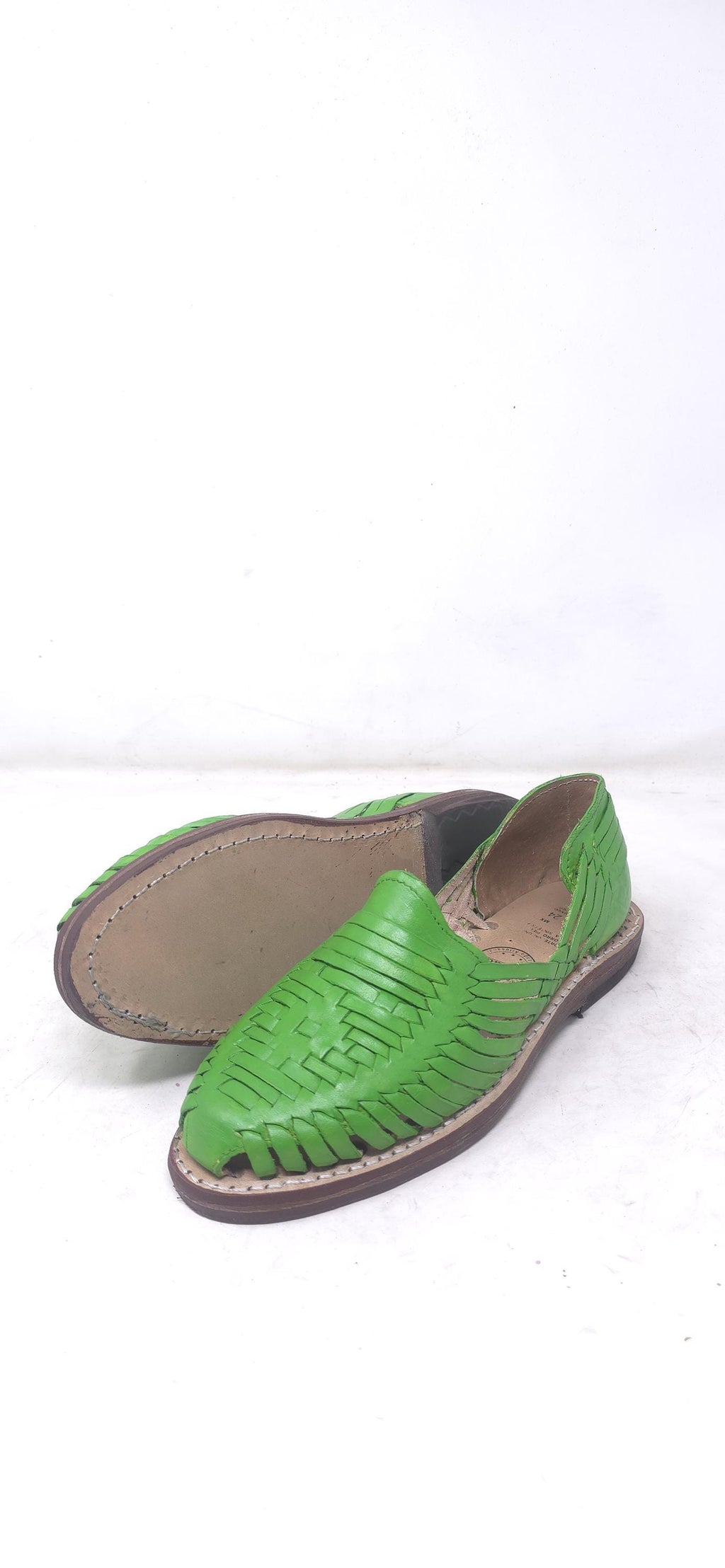 Women's closed-toe huaraches in green, genuine woven leather, rawhide sole, handmade in Mexico