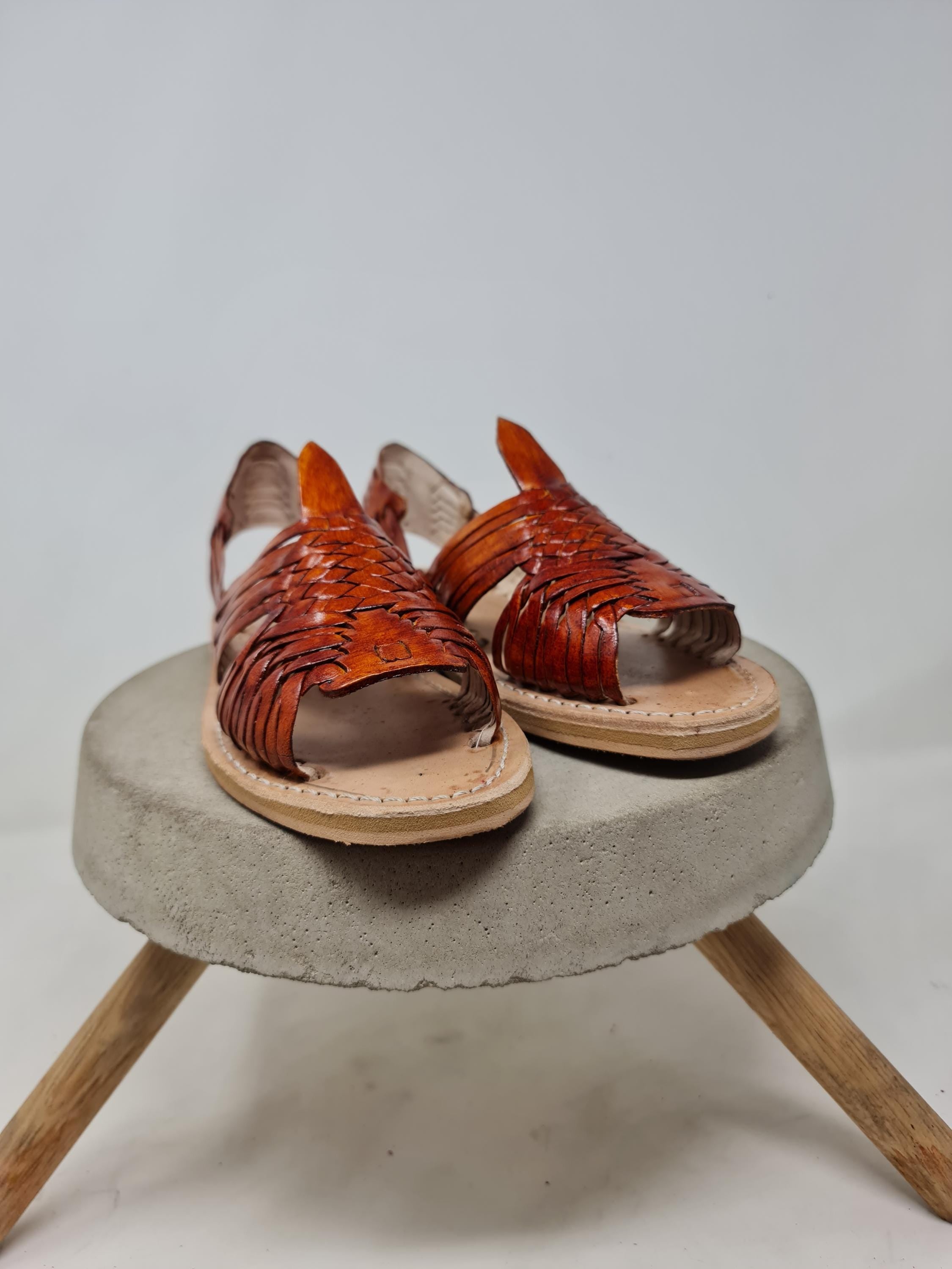 Women's tobacco leather open toe pachuco huaraches | handmade Mexican sandals made in Mexico