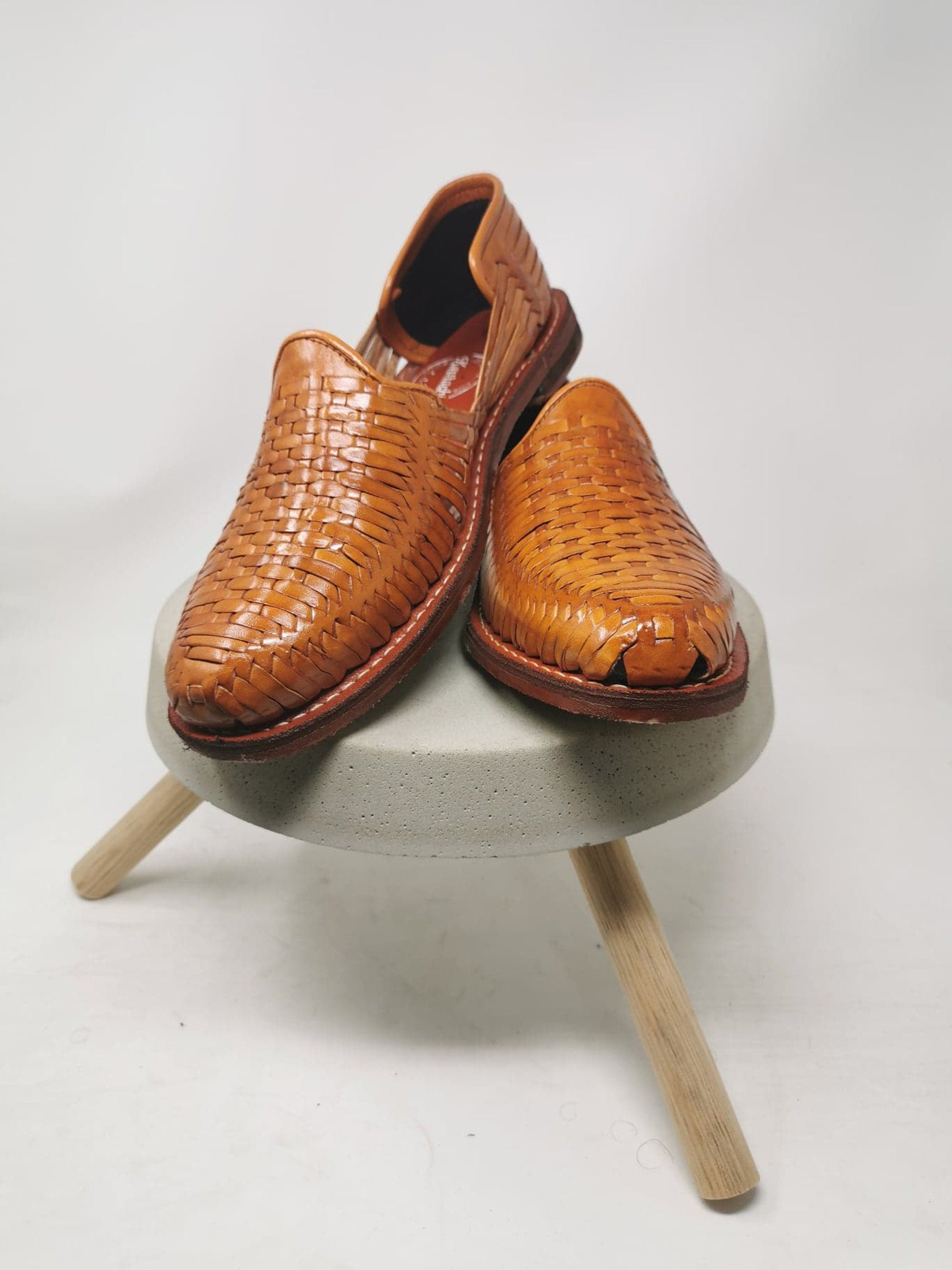 Men's closed-toe huaraches in shedron color - handmade with genuine leather sole