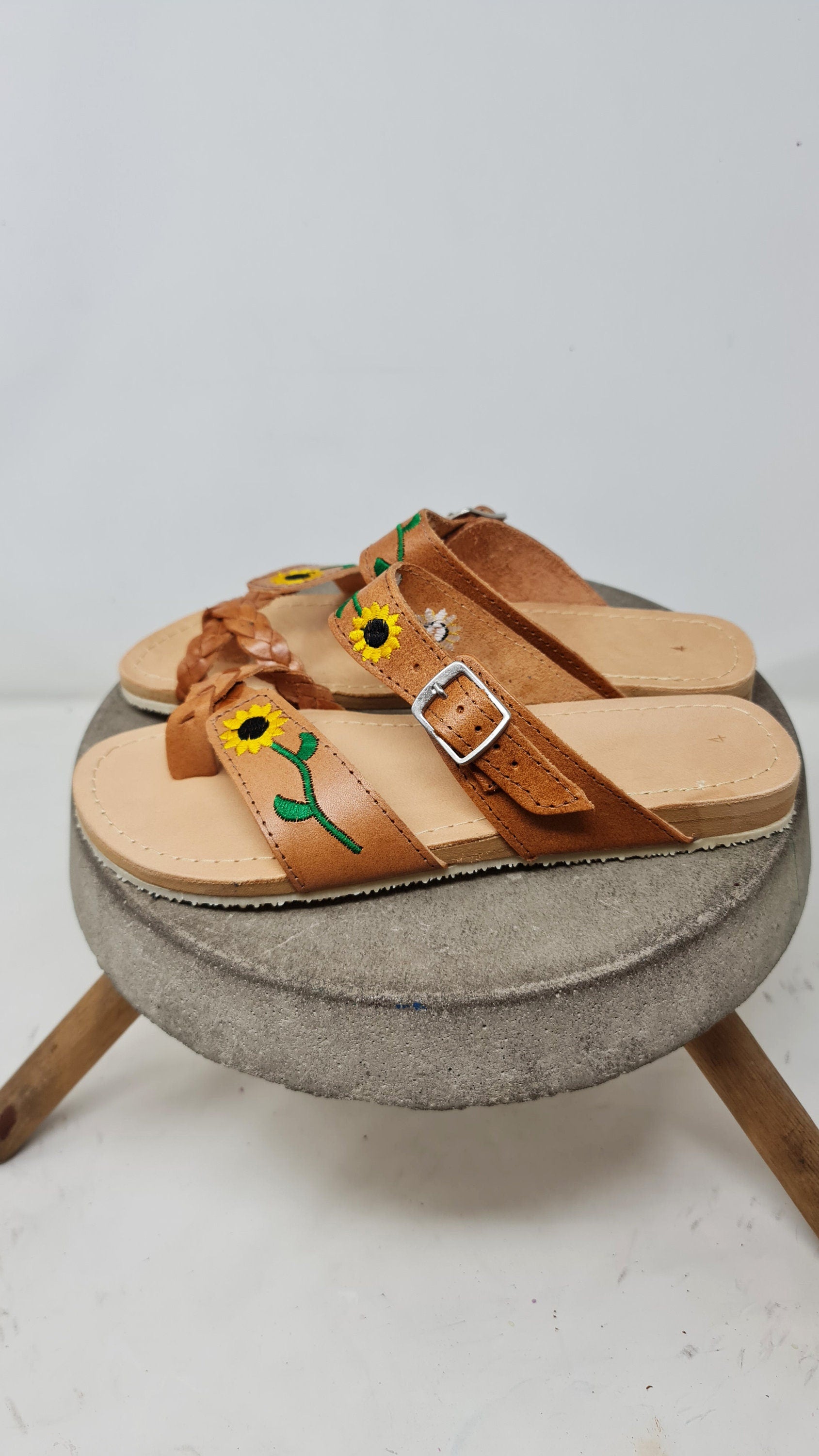 Handmade Leather Huaraches with Embroidered Flowers - Backless Sandals for Women - Brown and White Colors