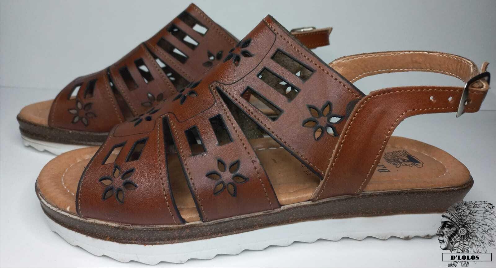 Handmade brown huaraches for women with adjustable strap | Comfortable and fresh Mexican sandals | Made in Mexico