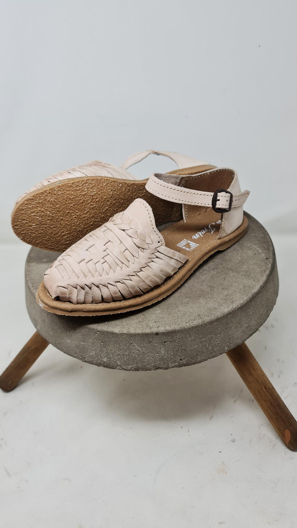 Women's closed-toe huaraches, handmade shoes made in Mexico