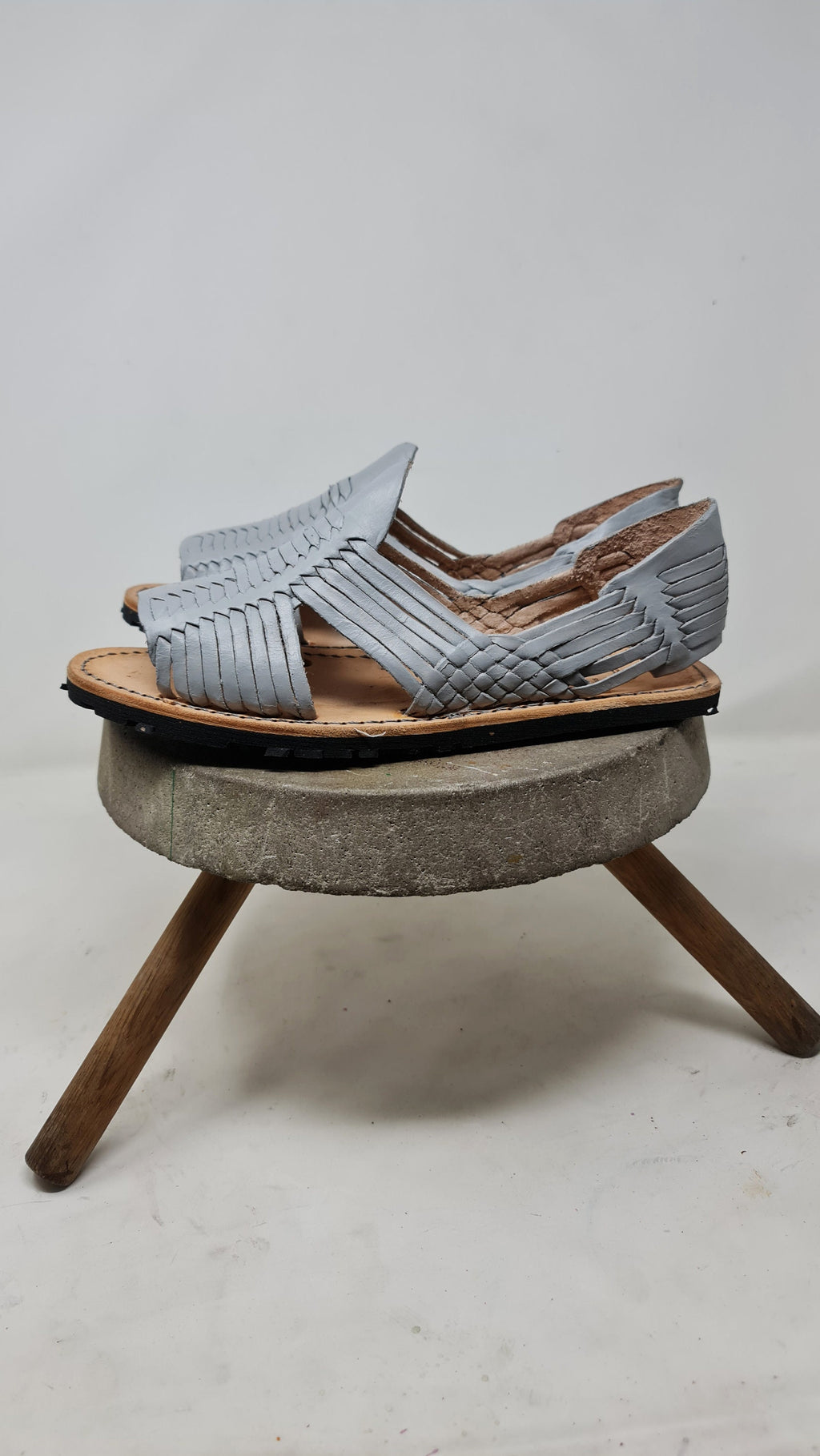 Huaraches mexicanos para hombre color gris y con suela resistente - Mexican Sandals with tire sole - estilo mexicano - gift for him