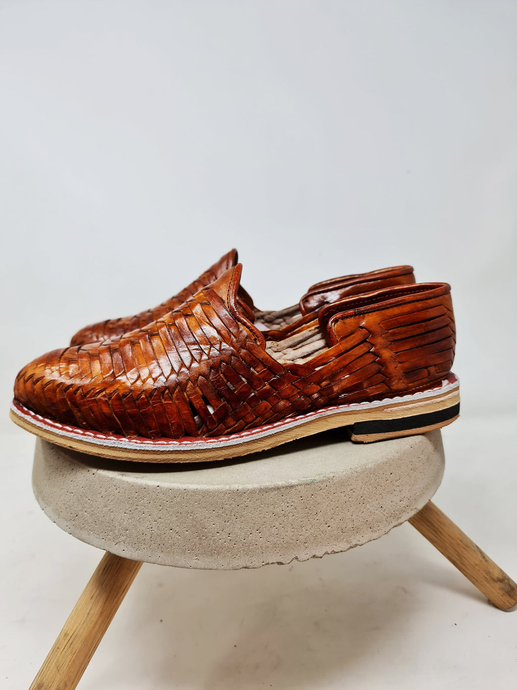Hand-painted leather huaraches for men, top view