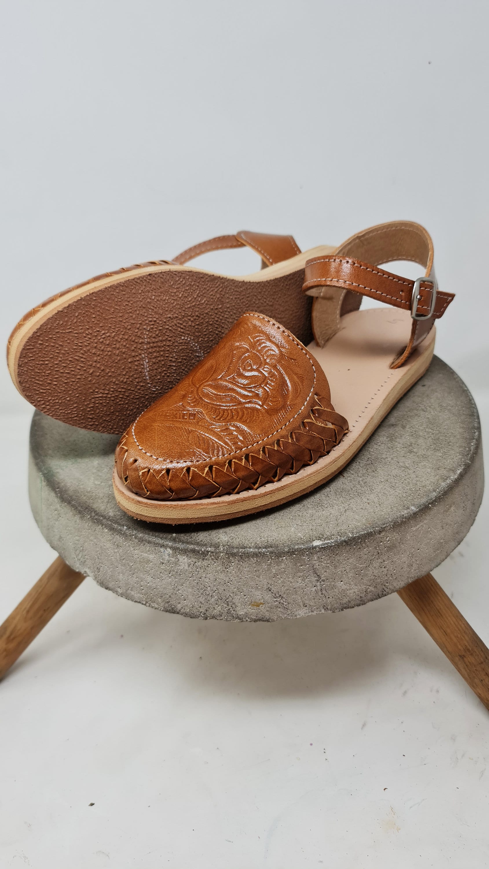 Engraved huaraches for women, huarache sandal for women