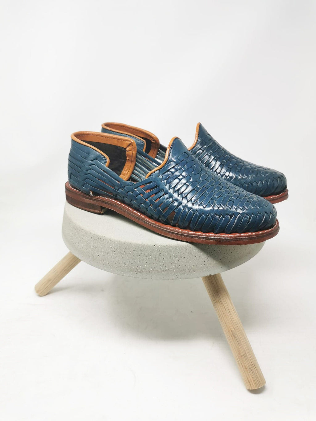 Men's blue huaraches, handmade leather shoes, made in Mexico