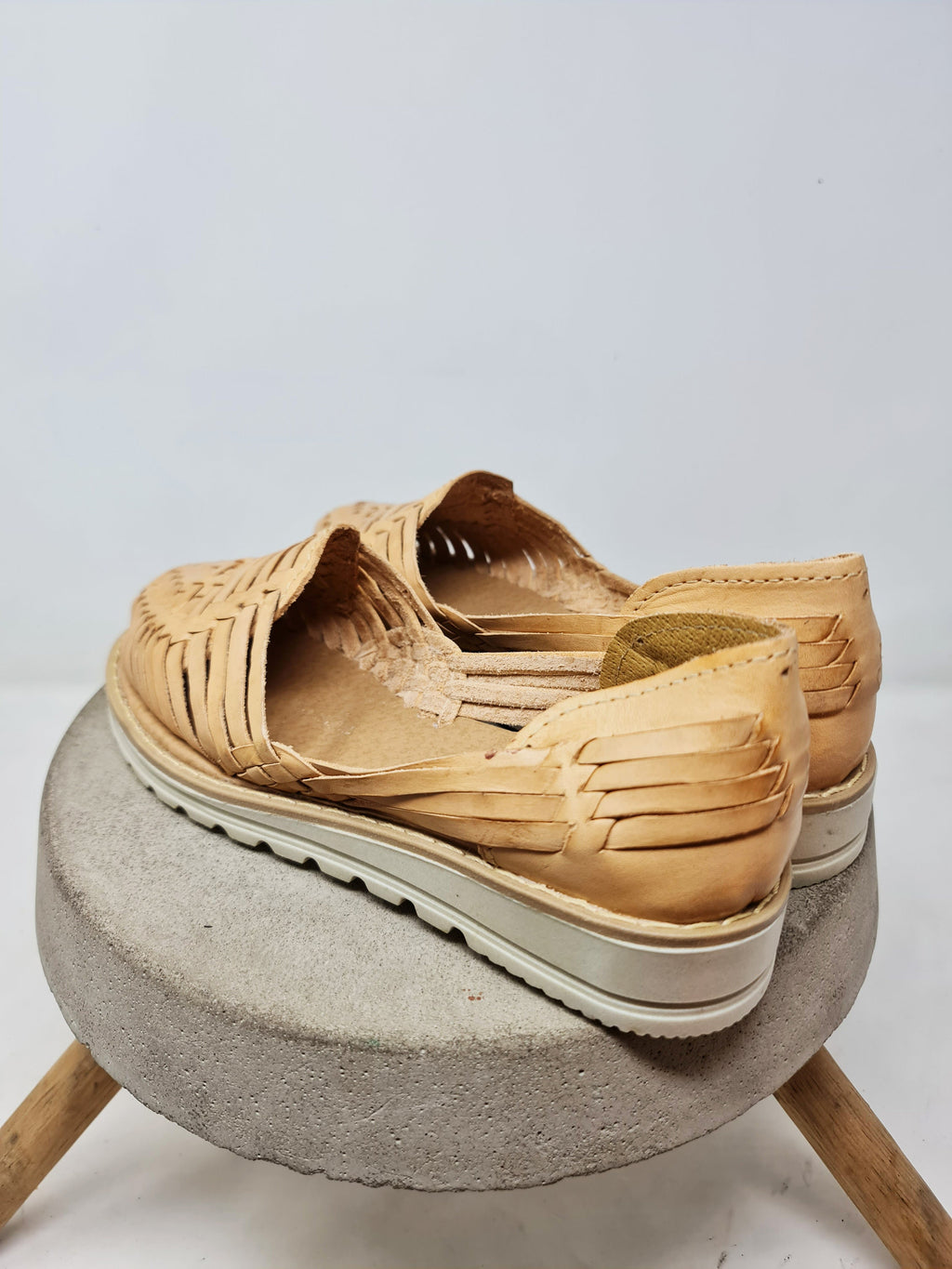 Mexican huaraches for women with thick, honey-colored sole, Closed-toe leather sandals for summer