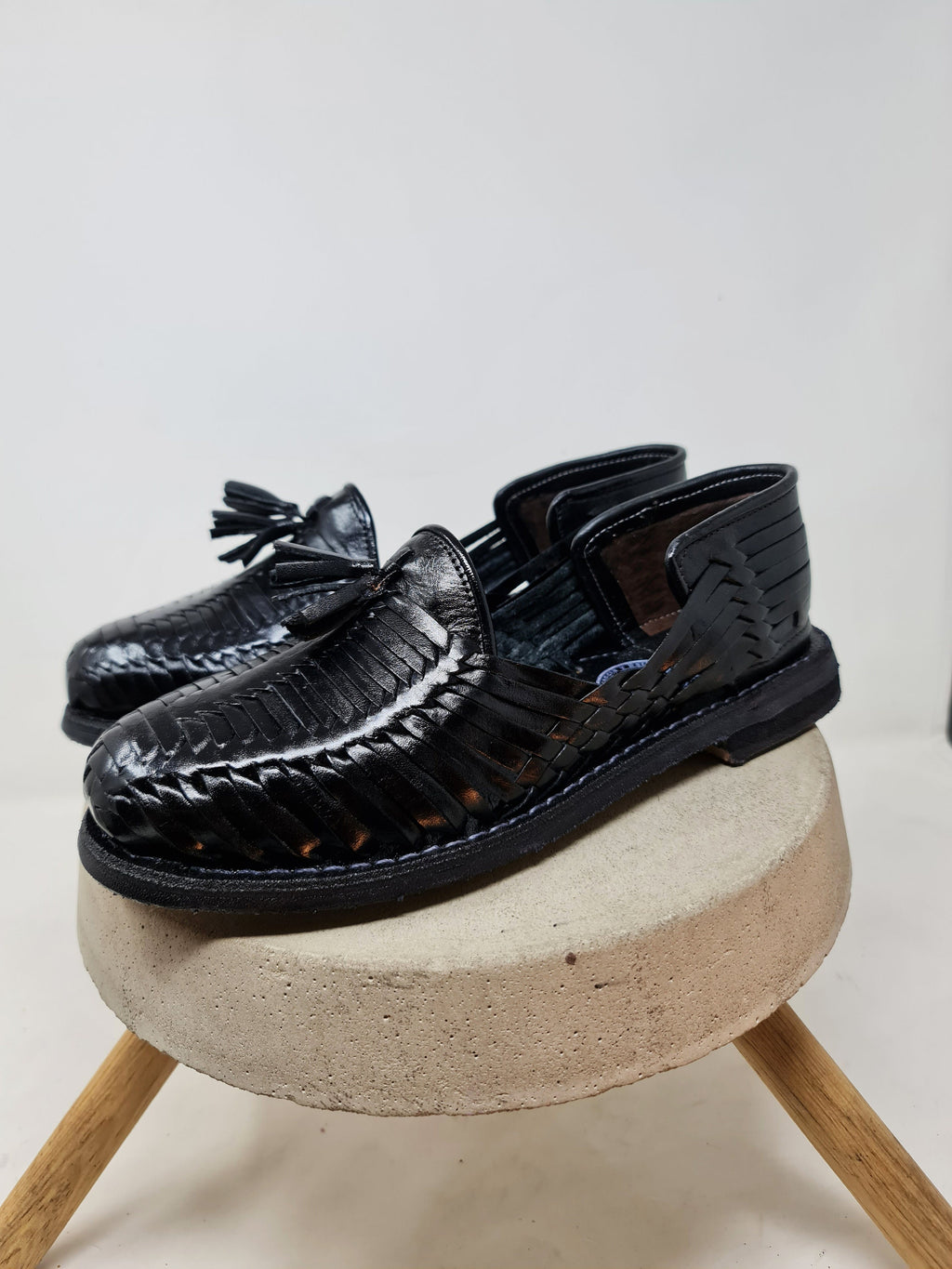 Mexican huaraches for men. Handmade black shoes