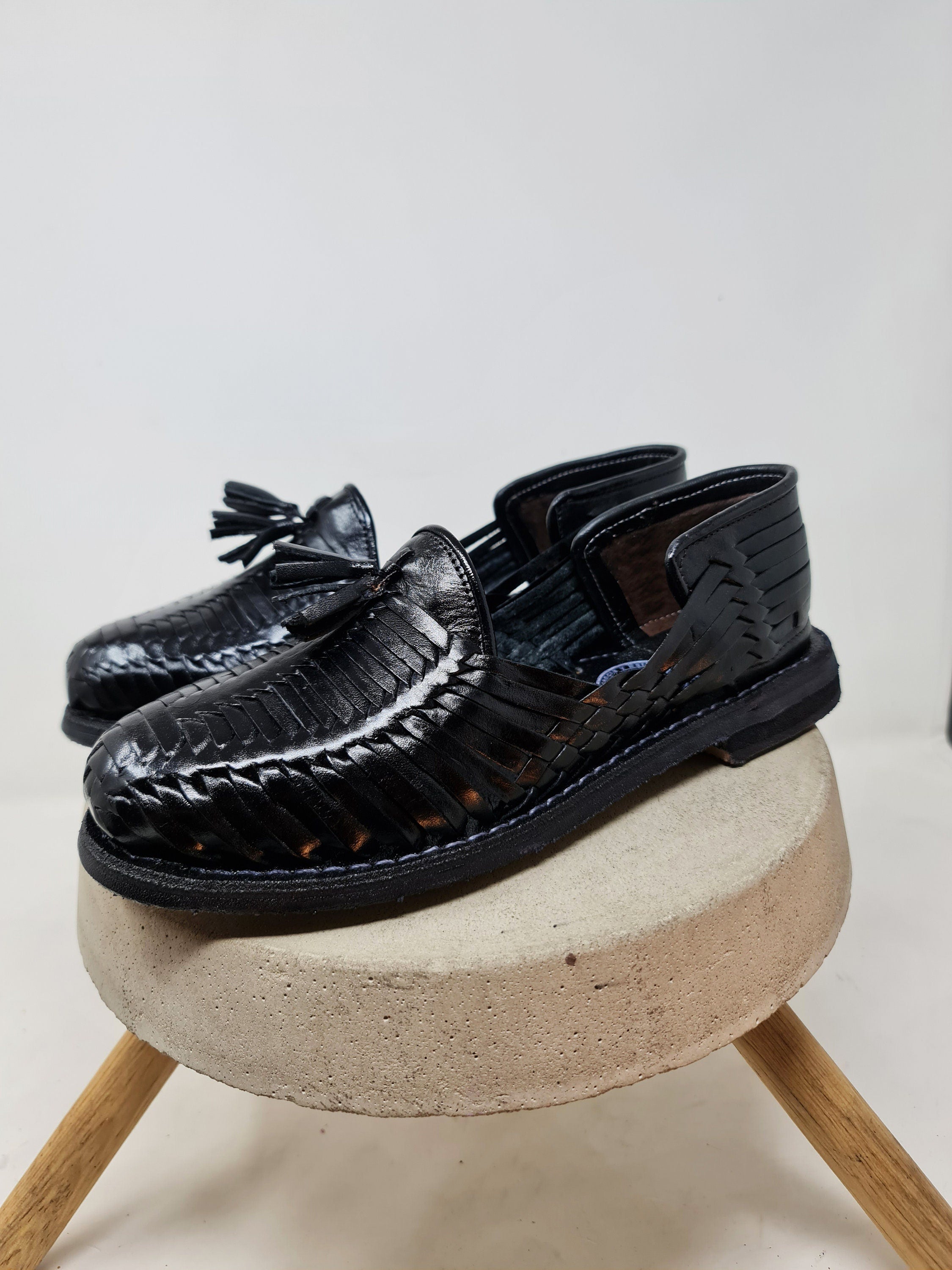 Mexican huaraches for men. Handmade black shoes