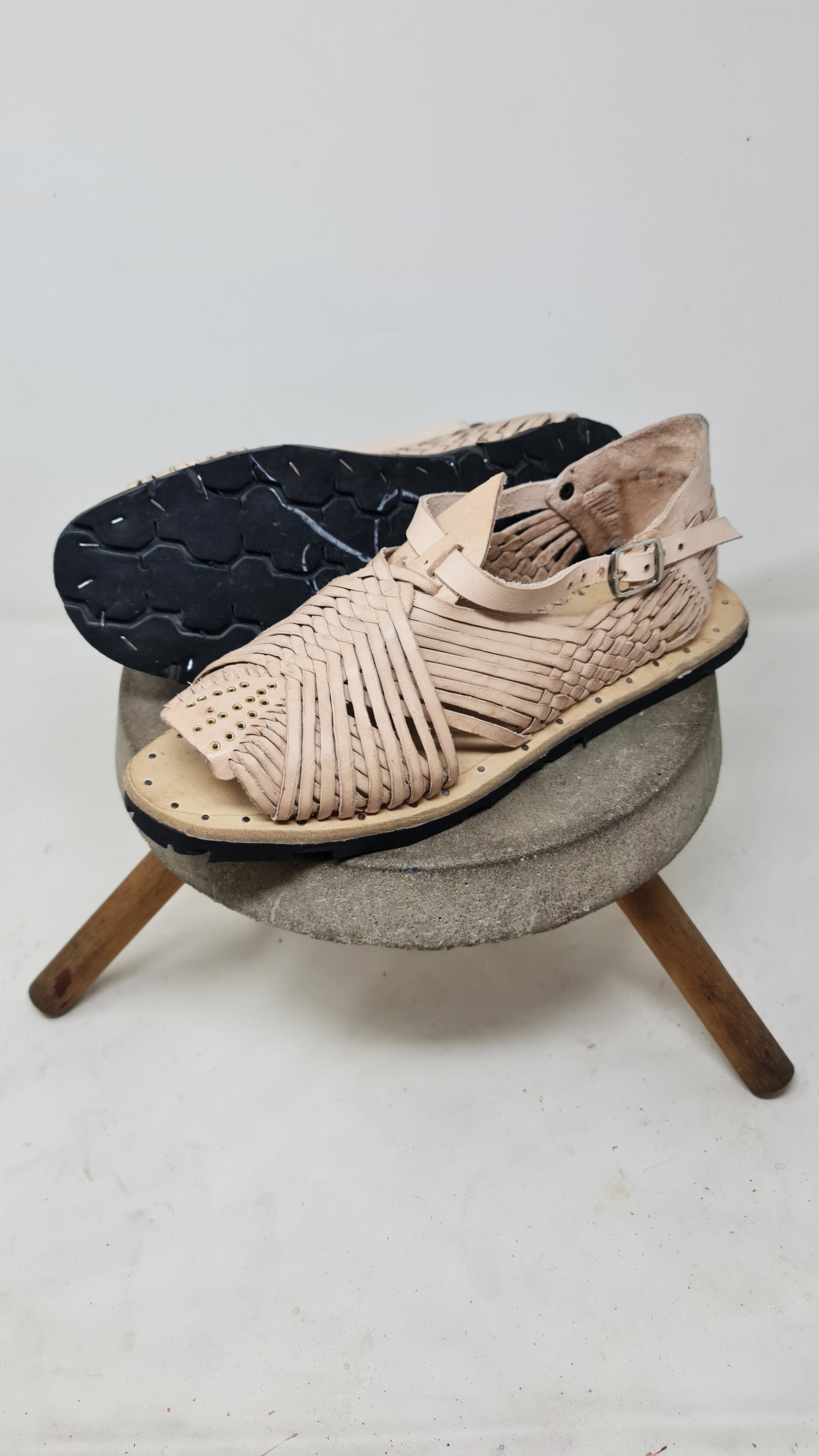 Genuine natural or brown Mexican huaraches for men, leather sandals made by Mexican artisans