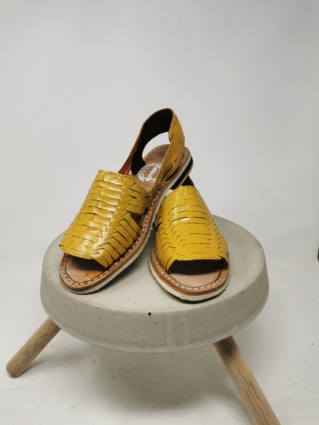Huaraches para mujer en color amarillo mostaza - Estilo y confort para tus pies