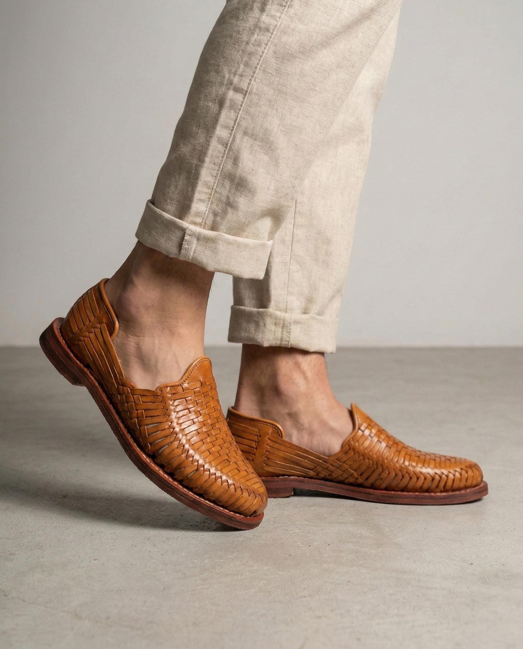 Men's closed-toe huaraches in shedron color - handmade with genuine leather sole