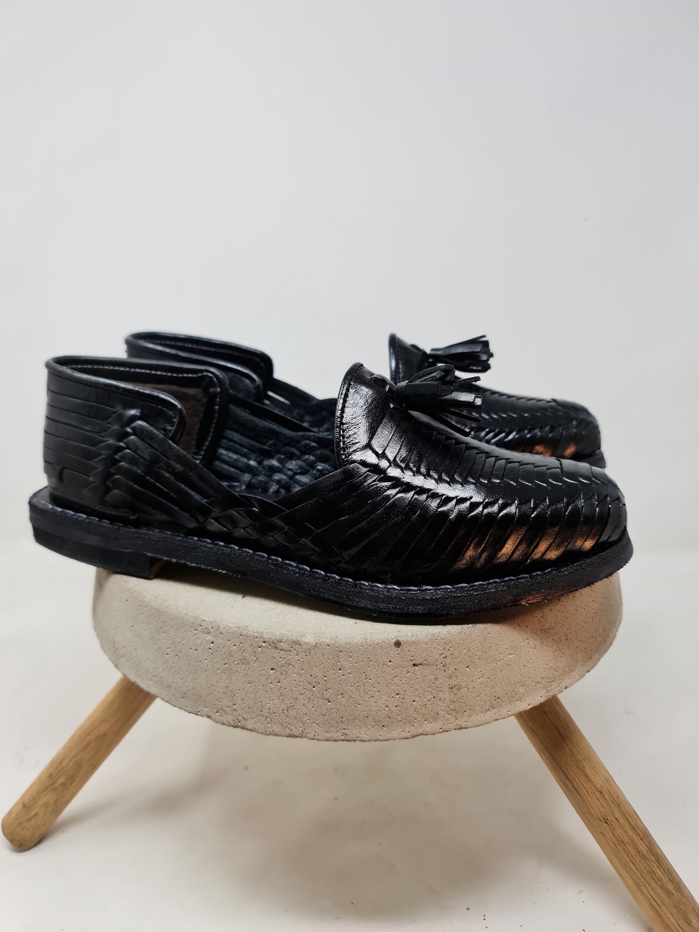 Mexican huaraches for men. Handmade black shoes