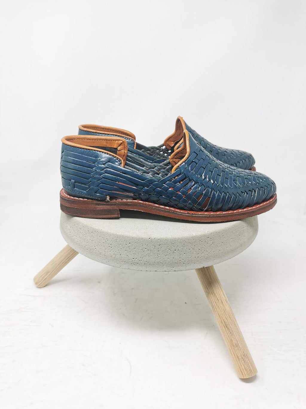 Men's blue huaraches, handmade leather shoes, made in Mexico
