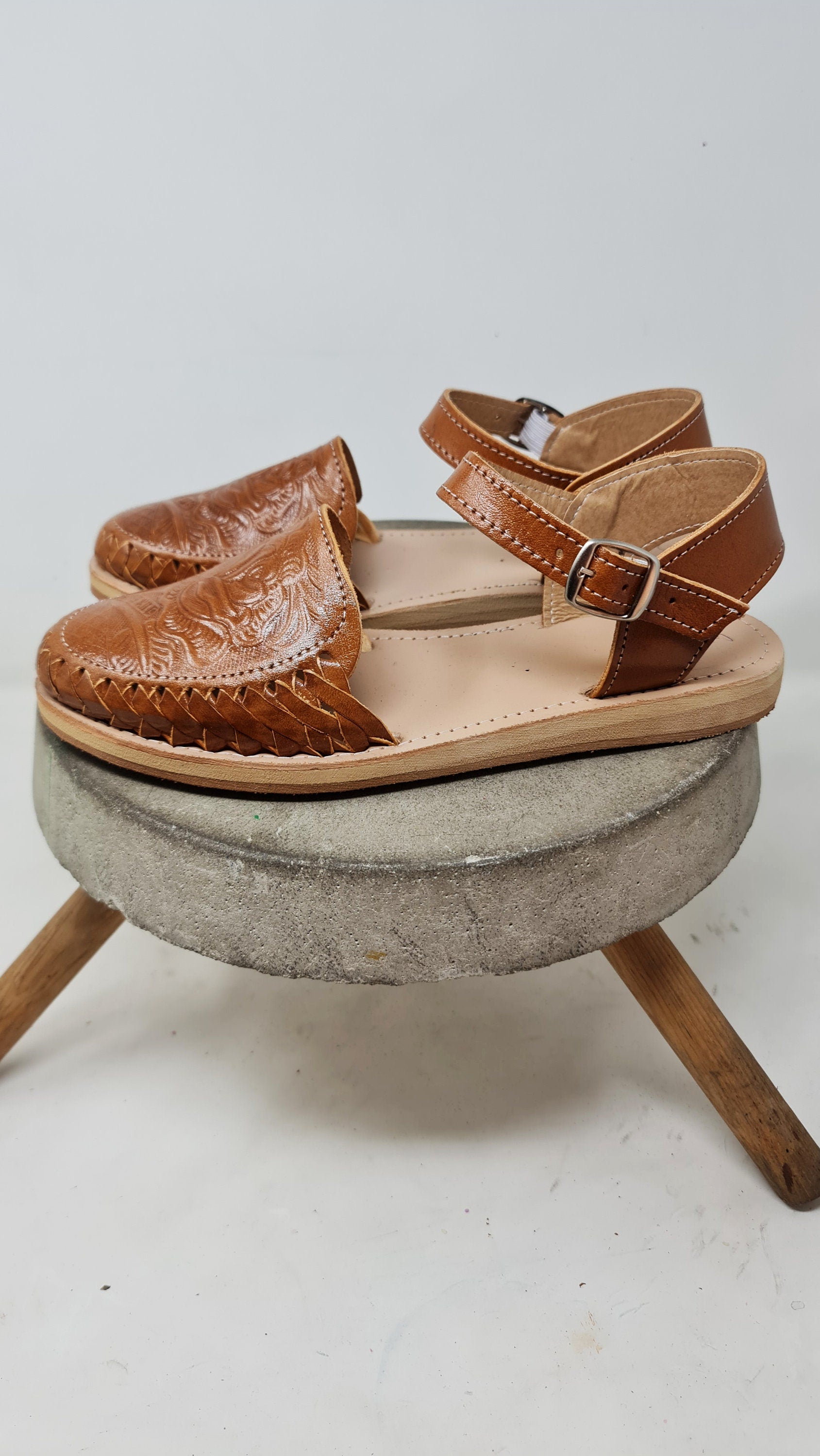 Engraved huaraches for women, huarache sandal for women